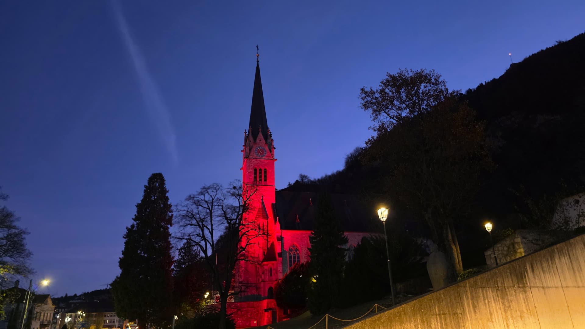 REDWEEK in Vaduz FL 8