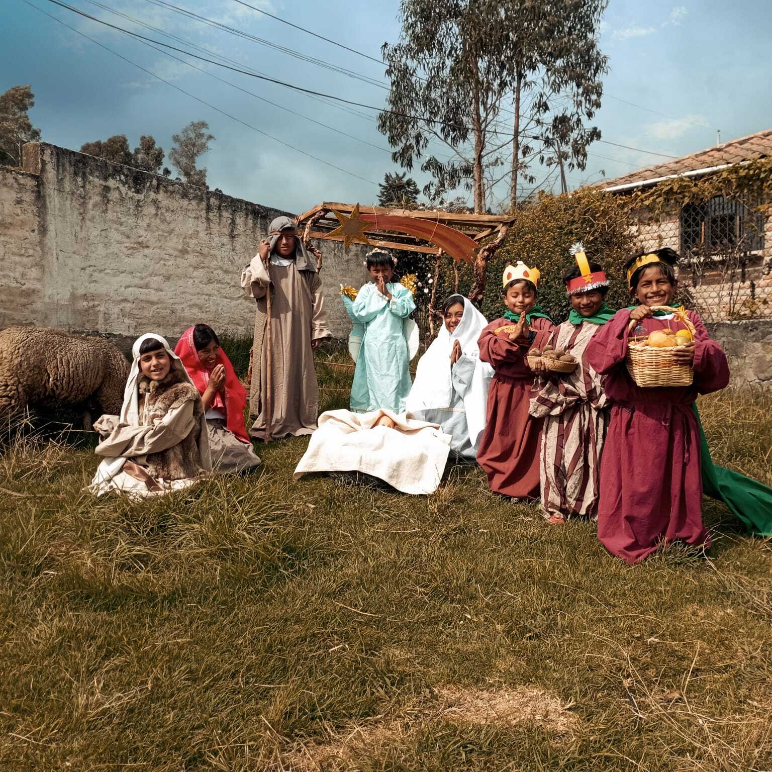 Les enfants présentent une pièce de Noël (© ACN) Les enfants présentent une pièce de Noël (© ACN)