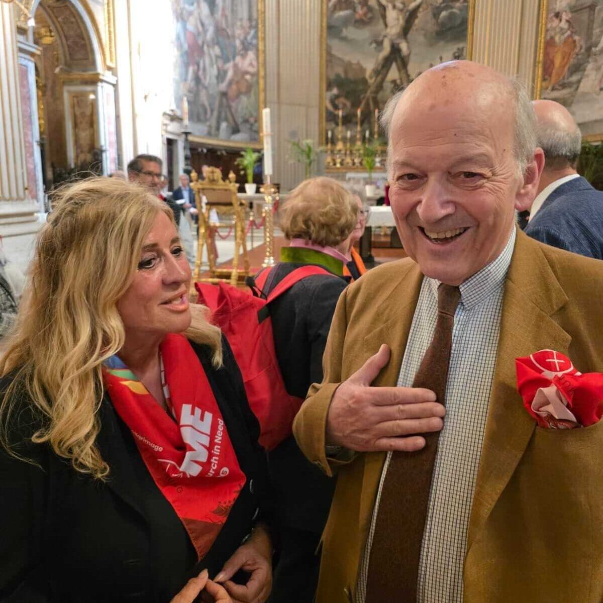 Lucia Wicki-Rensch di «Aiuto alla Chiesa che Soffre (ACN)» CH/FL con il presidente emerito  Dr. Thomas Heine-Geldern (foto: ACN)