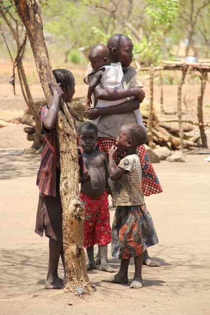 Enfants dans le camp de réfugiés de Palabek (© Kalavanal / ACN) Enfants dans le camp de réfugiés de Palabek (© Kalavanal / ACN)