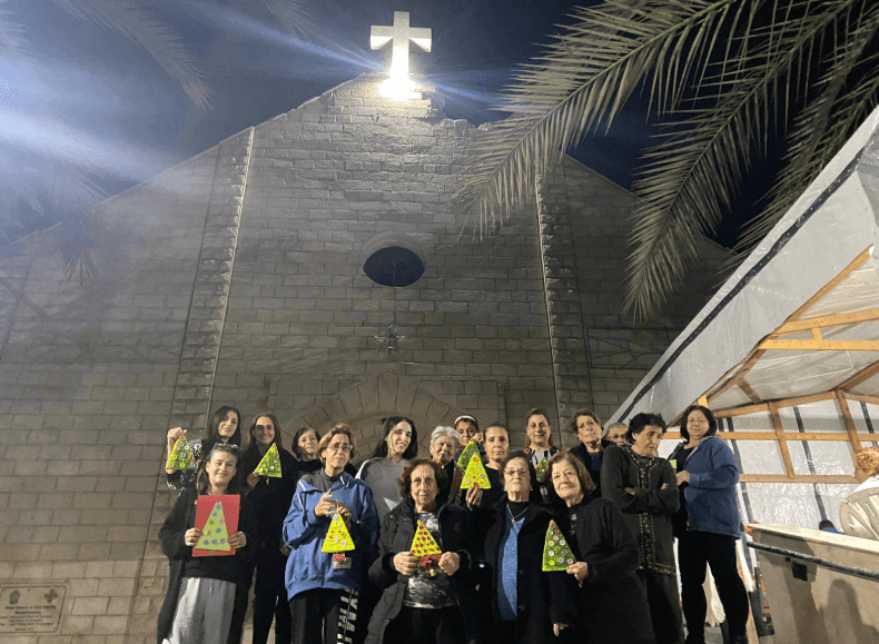 Frauen vor der Kirche Heilige Familie in Gaza ©Lateinische Pfarrei von Gaza Frauen vor der Kirche Heilige Familie in Gaza ©Lateinische Pfarrei von Gaza