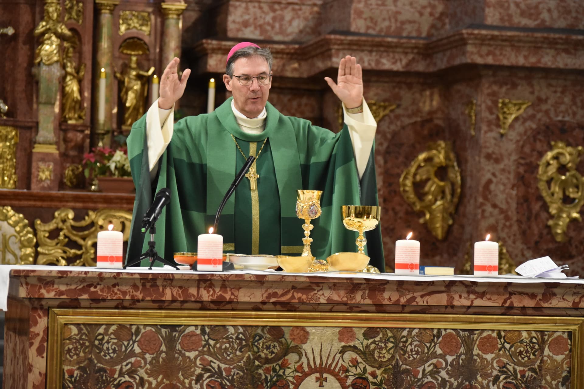 Il vescovo Grögli aveva a cuore di pregare per le vittime della persecuzione dei cristiani. ©ACN