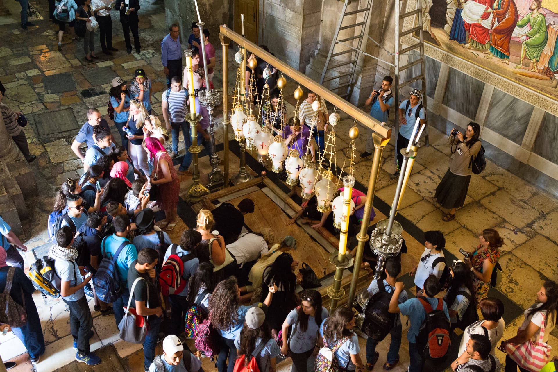 La Pierre de l’Onction dans la basilique du Saint-Sépulcre à Jérusalem