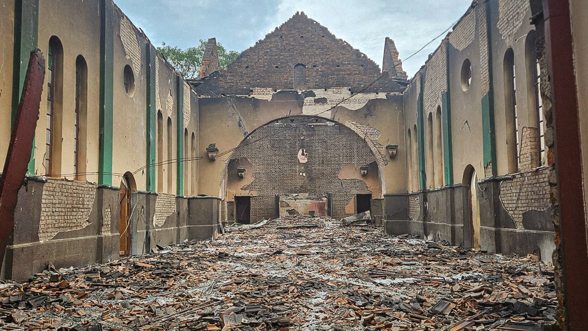 Am 30. April haben die Aufständischen die Kirche Saint-Louis-de-Montfort in Meza in Brand gesetzt, verwüstet und in Trümmer gelegt