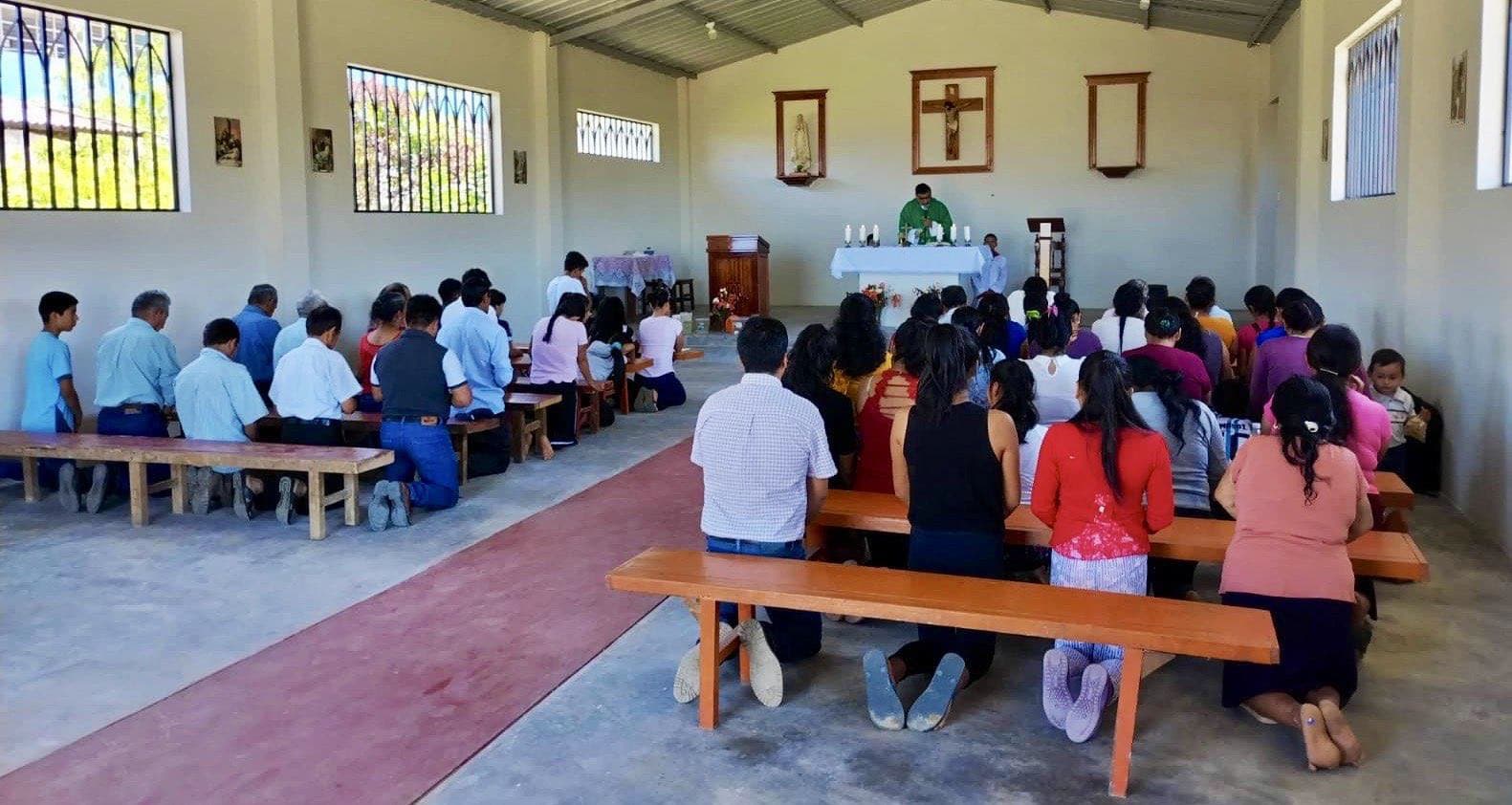 Service religieux dans la nouvelle chapelle (Photo : ACN)