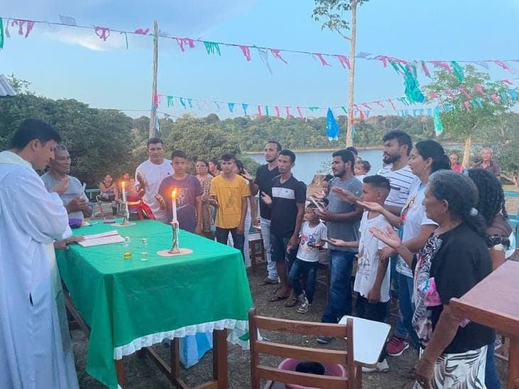 Sainte Messe en plein air (Photo : ACN)