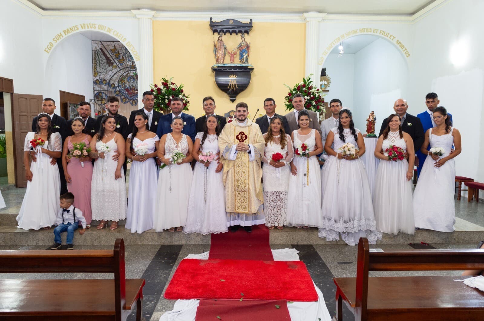 Hochzeitspaare aus der Pfarrei (© ACN)