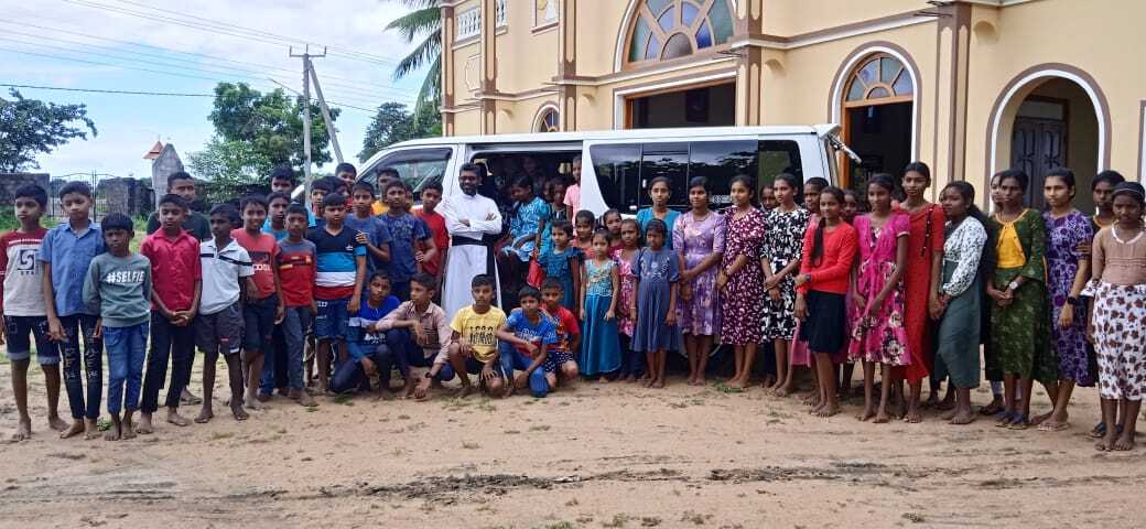 Un minibus pour la pastorale (Foto: ACN)