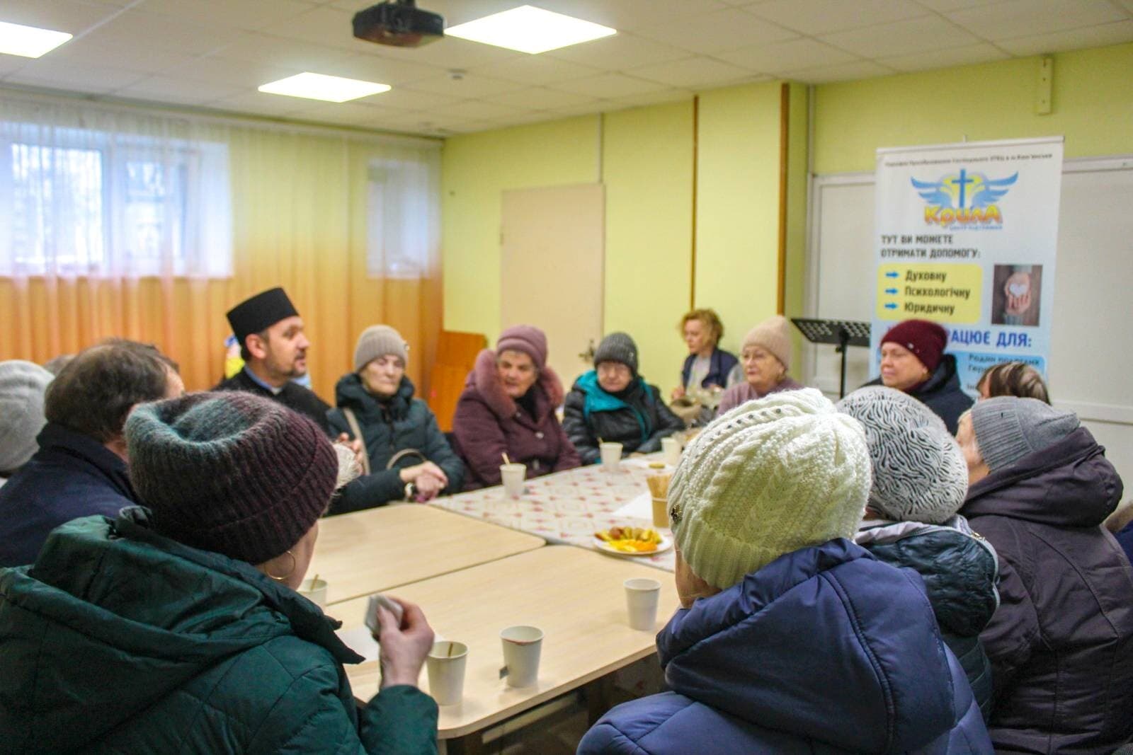 Viele Menschen kommen mit ihren Kriegstraumata zu den Priestern ©ACN