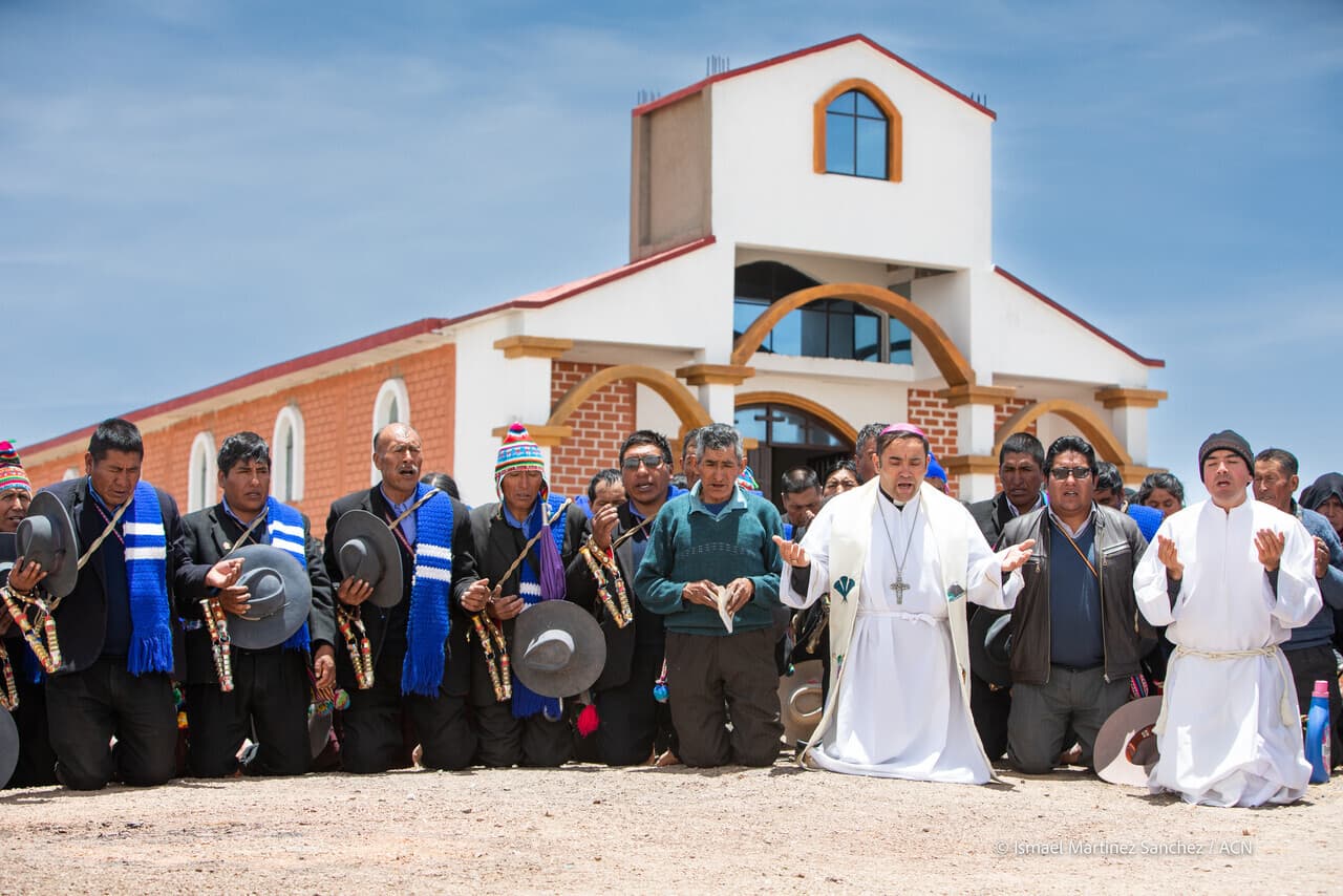 Gläubige im Gebet, Peru (Foto: ACN)