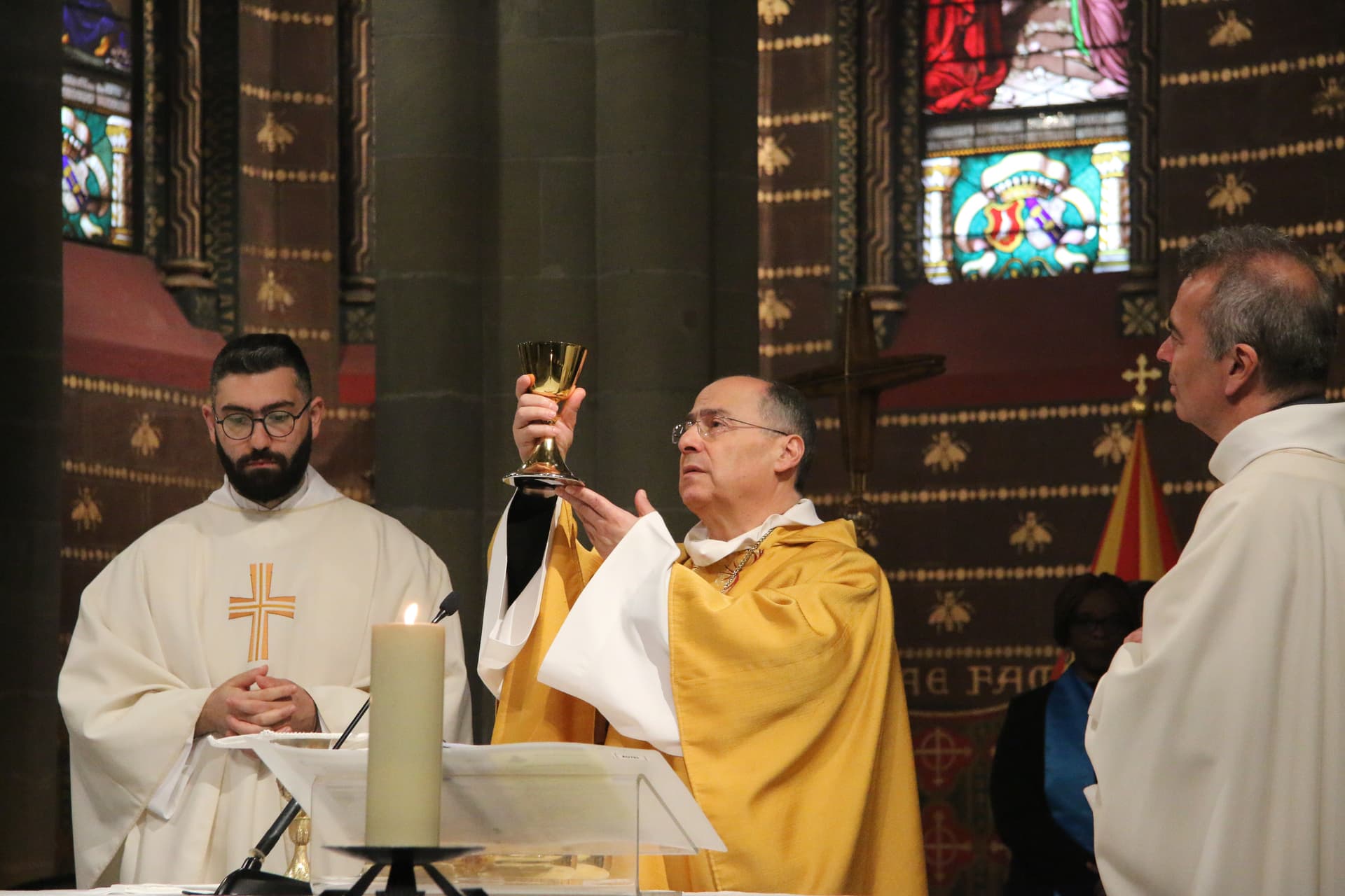 Il vescovo Élie Béchara Haddad durante un servizio divino a Ginevra. (Foto: ACN)