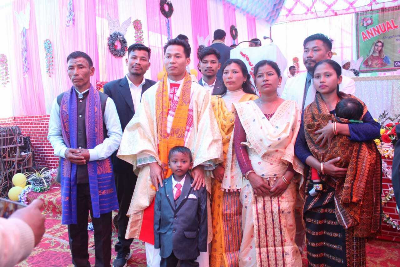 Ordination du père Premeno Narzary (© ACN)