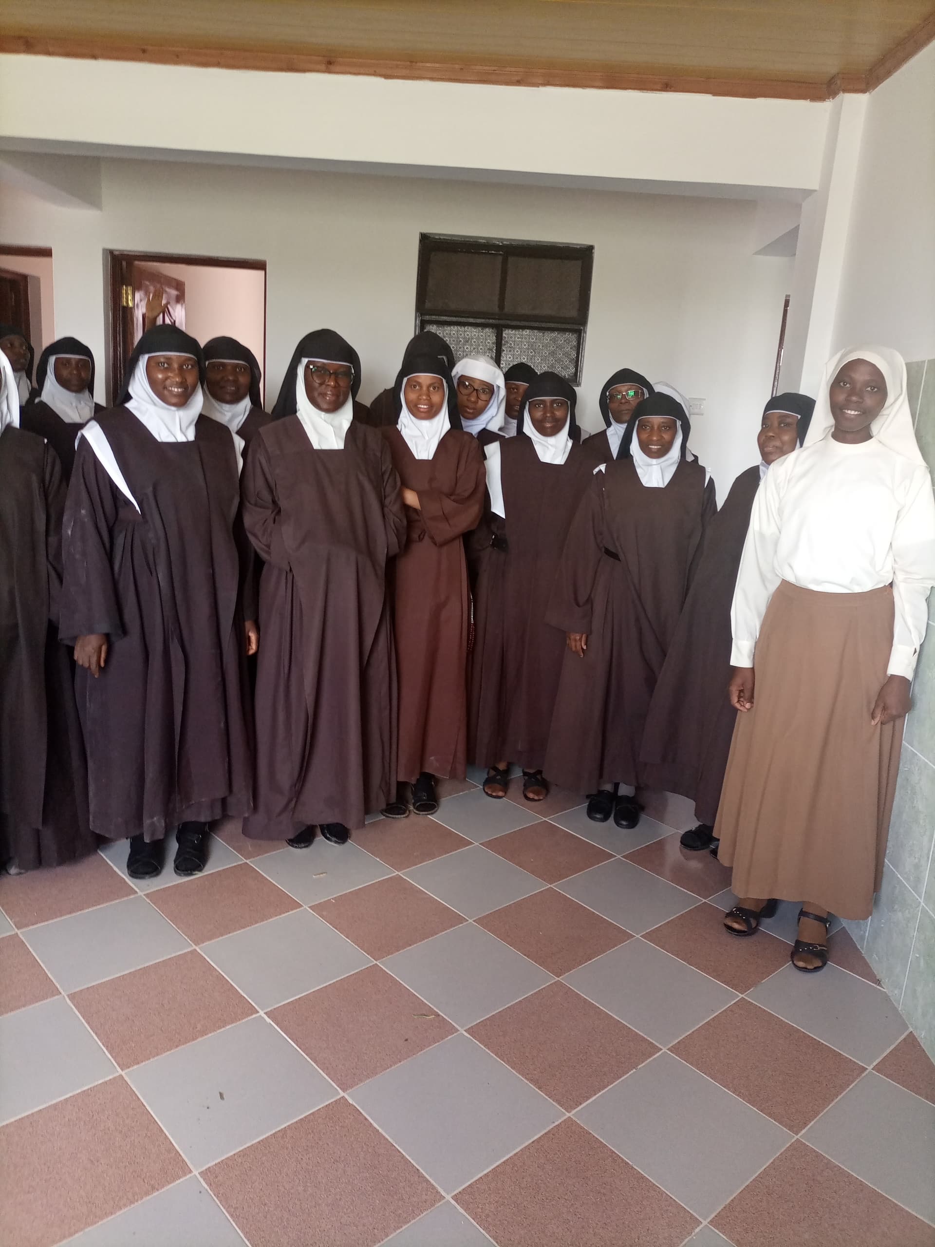 Karmelitinnen in Kenia - im Gebet für die Welt für die Menschen da.