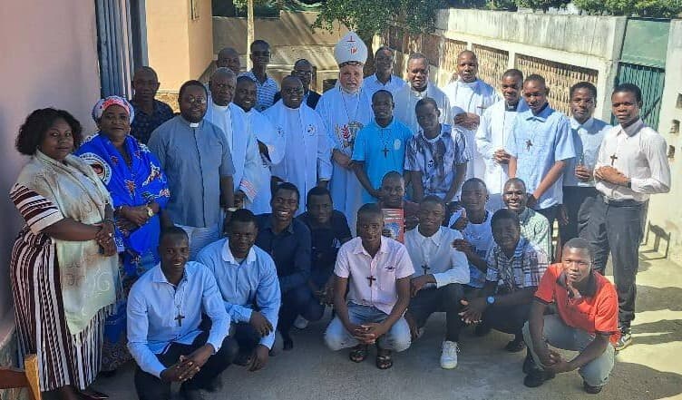 50 séminaristes au séminaire et d'autres personnes. (Photo : ACN) 50 séminaristes au séminaire et d'autres personnes. (Photo : ACN)