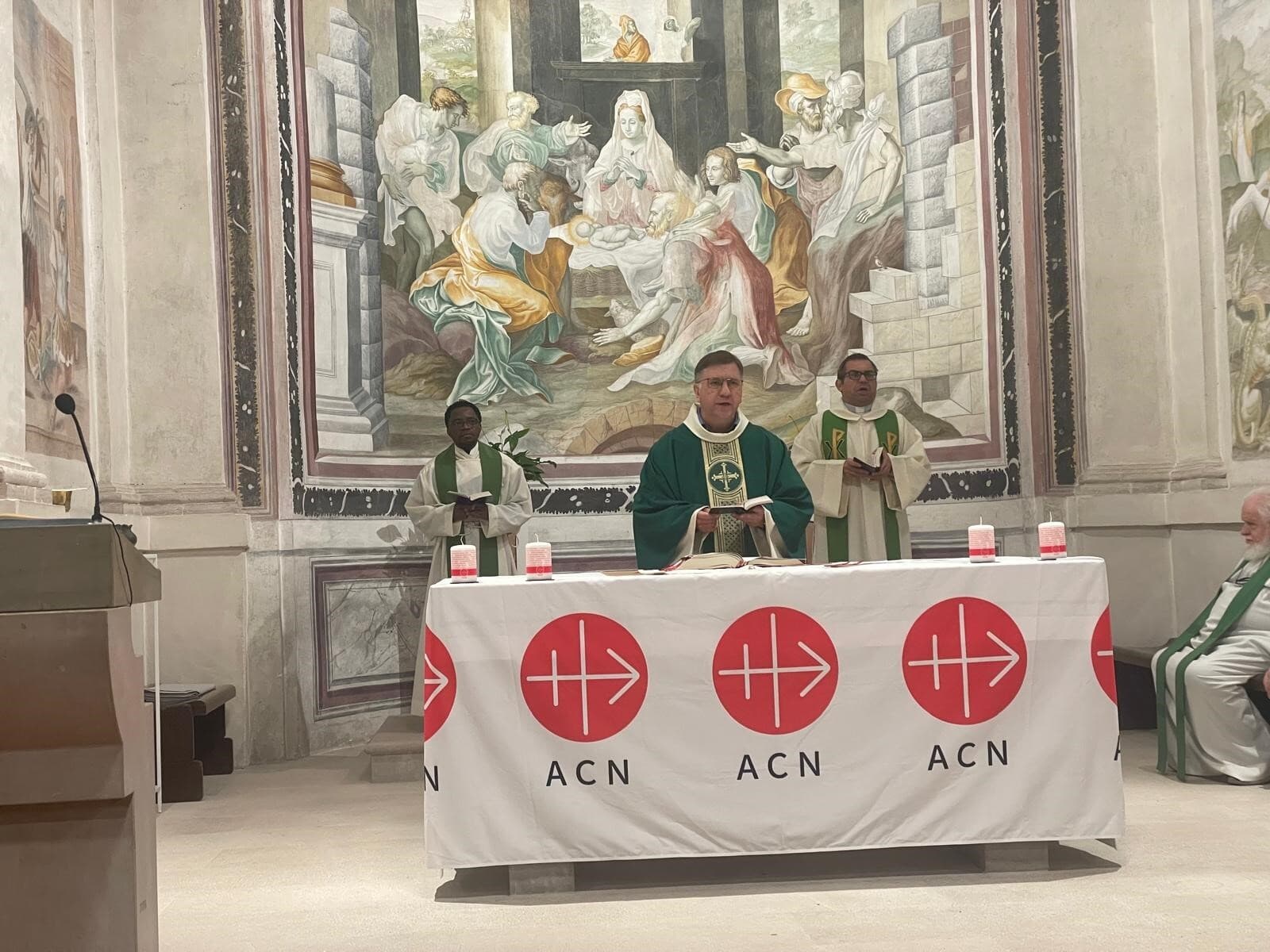Uno sguardo retrospettivo alle immagini della RedWeek in Ticino, in Svizzera e nel mondo Da sinistra a destra don Nicolas Cishugi don Guido Pagnamenta don Simone Bernasconi e don Claudio Flisi S Messa nella chiesa di San Giorgio