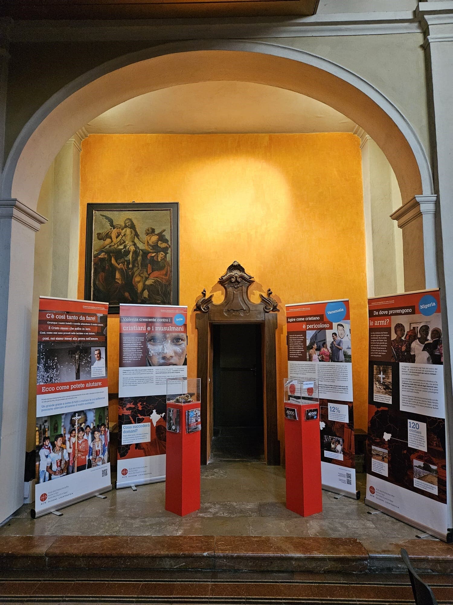 Uno sguardo retrospettivo alle immagini della RedWeek in Ticino, in Svizzera e nel mondo Mostra itinerante sui cristiani perseguitati nerl mondo a Morbio Inferiore TI
