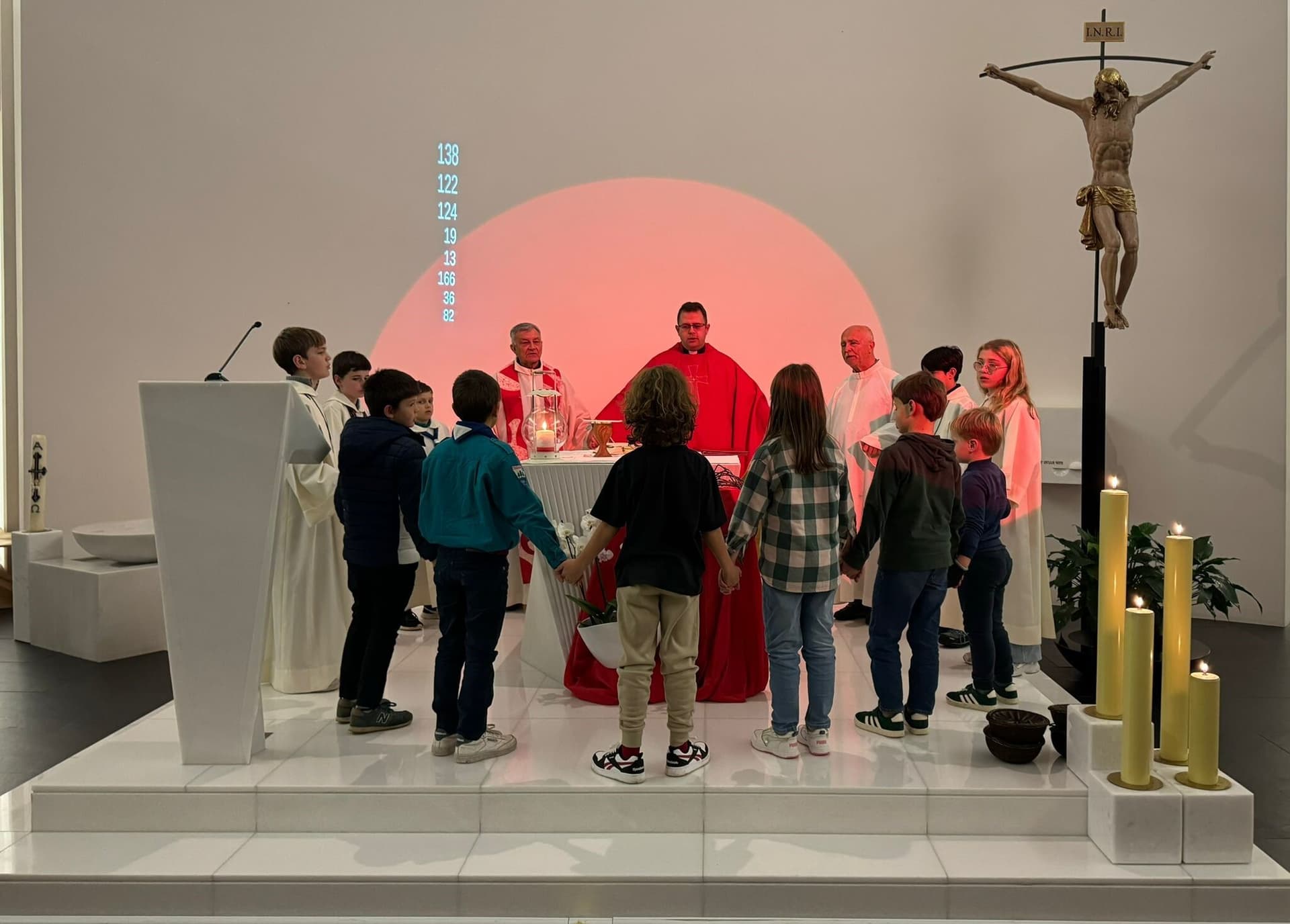 Uno sguardo retrospettivo alle immagini della RedWeek in Ticino, in Svizzera e nel mondo Santa Messa per i ragazzi del catechismo in memoria dei cristiani perseguitati nella chiesa della Trasfigurazione a Breganzona