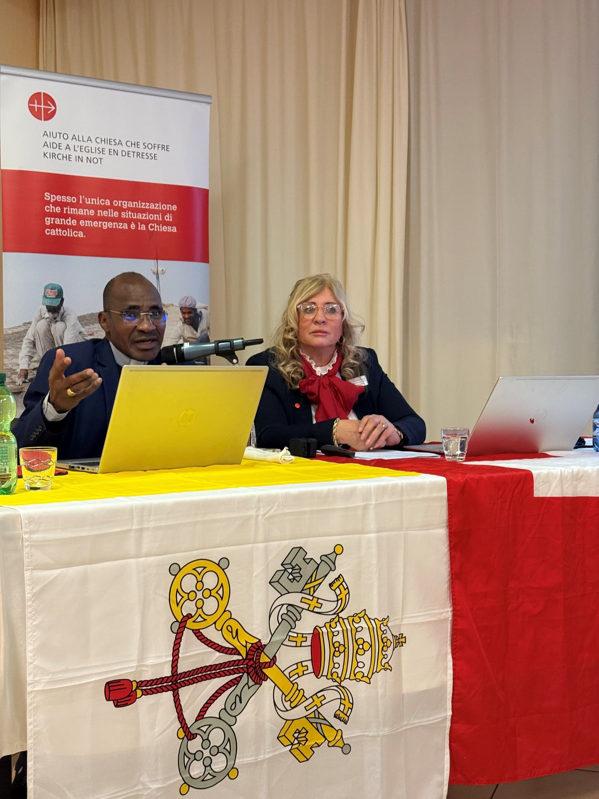 Locarno Incontro nella Sala S Antonio Mons Sayaogo e Lucia Wicki Rensch 3 Locarno Incontro nella Sala S Antonio Mons Sayaogo e Lucia Wicki Rensch 3