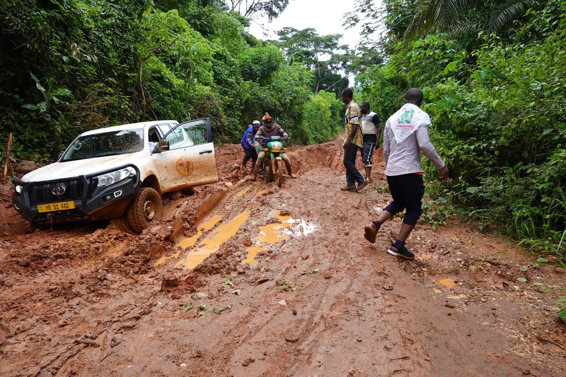 Zentralafrikanischen Republik: Der Pfarreibesuch erfordert gute Fahrzeuge. ©ACN Zentralafrikanischen Republik: Der Pfarreibesuch erfordert gute Fahrzeuge. ©ACN