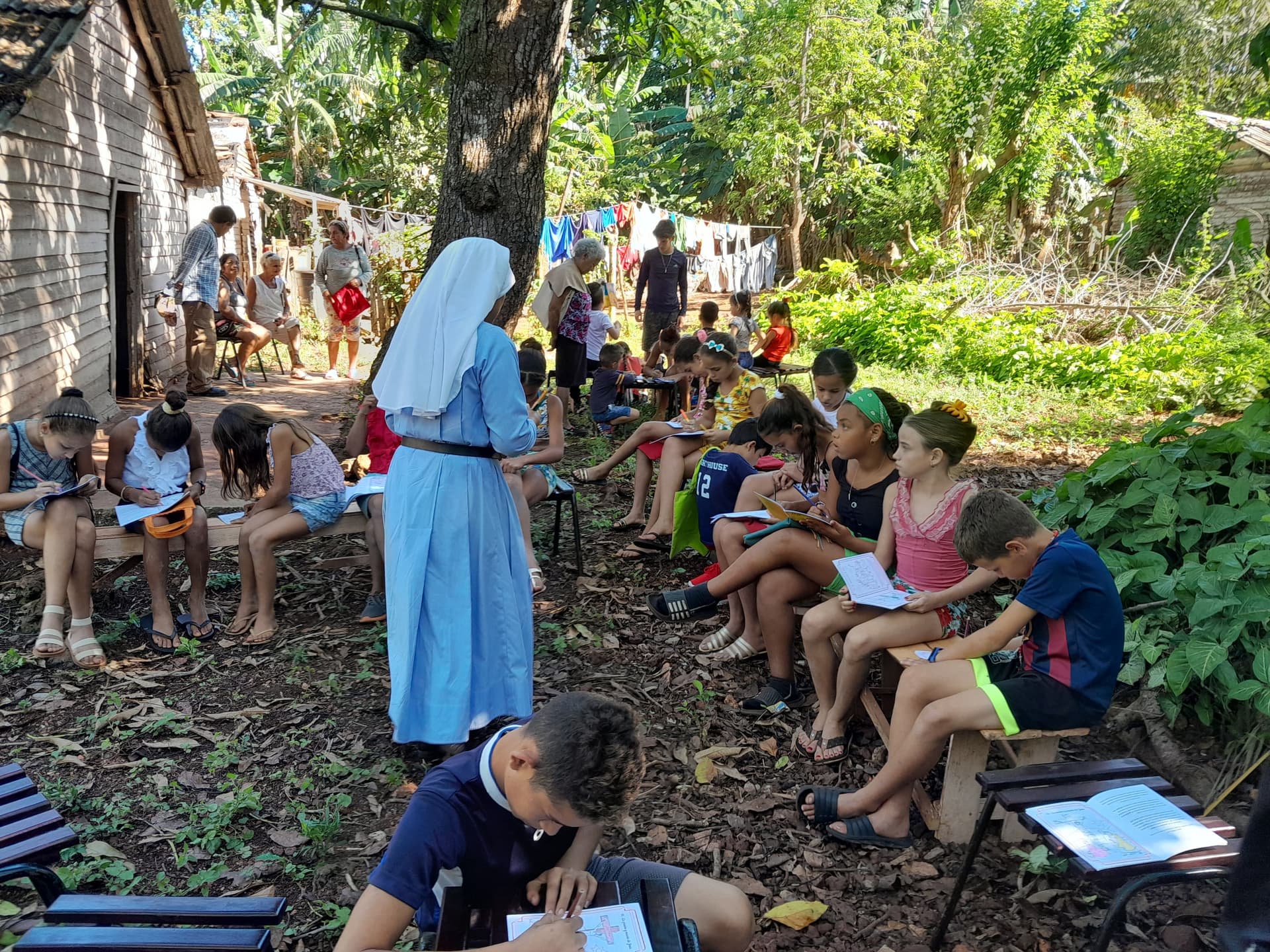 Katechese auf Kuba erfolgt oft in ganz einfachen Verhältnissen, da es an allem fehlt. (Foto: ACN) Katechese auf Kuba erfolgt oft in ganz einfachen Verhältnissen, da es an allem fehlt. (Foto: ACN)