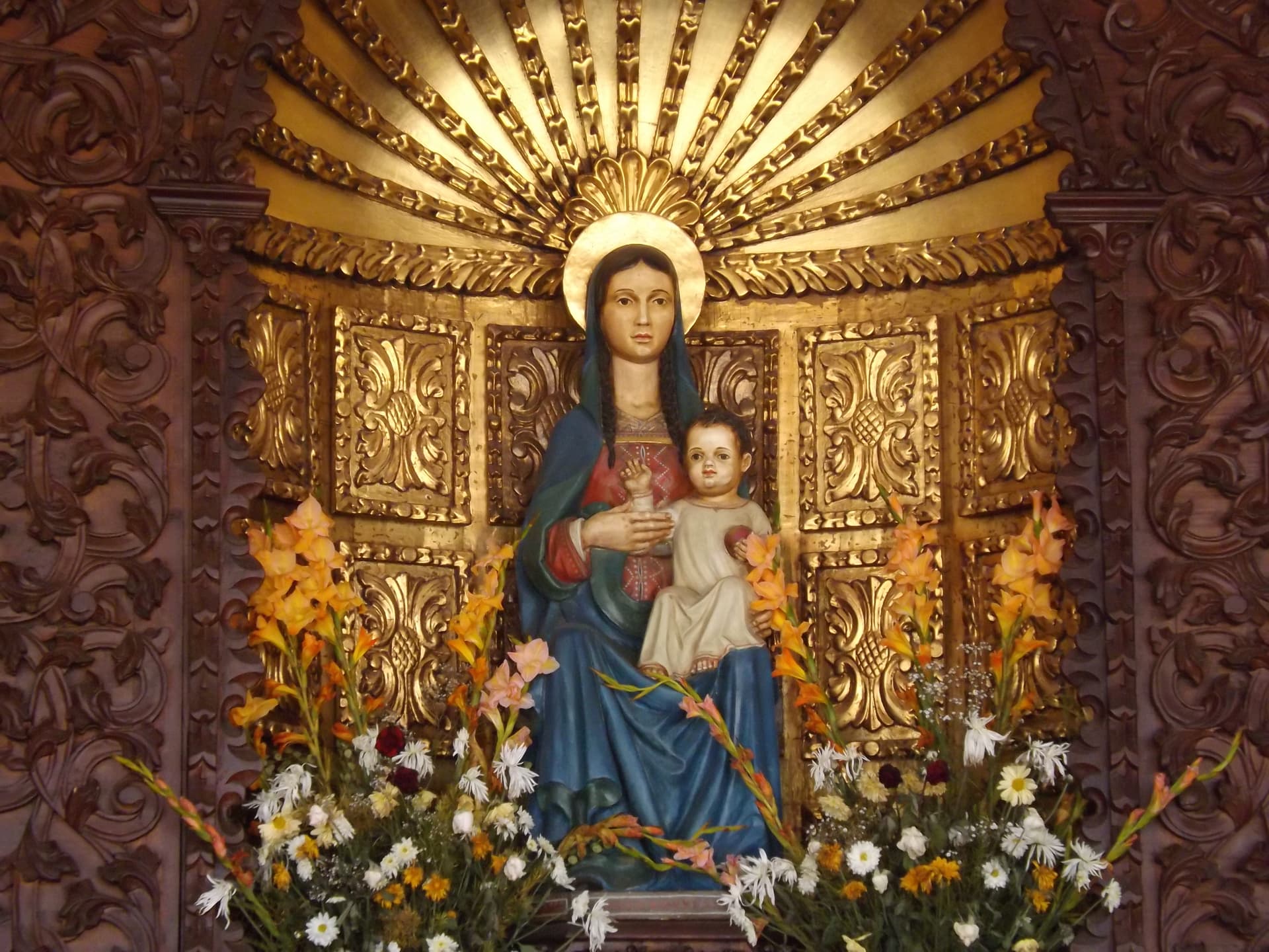 Statue de la Vierge avec l'Enfant Jésus dans le diocèse de Callao au Pérou (Photo : « Aide à l’Église en Détresse (ACN) ») Statue de la Vierge avec l'Enfant Jésus dans le diocèse de Callao au Pérou (Photo : « Aide à l’Église en Détresse (ACN) »)