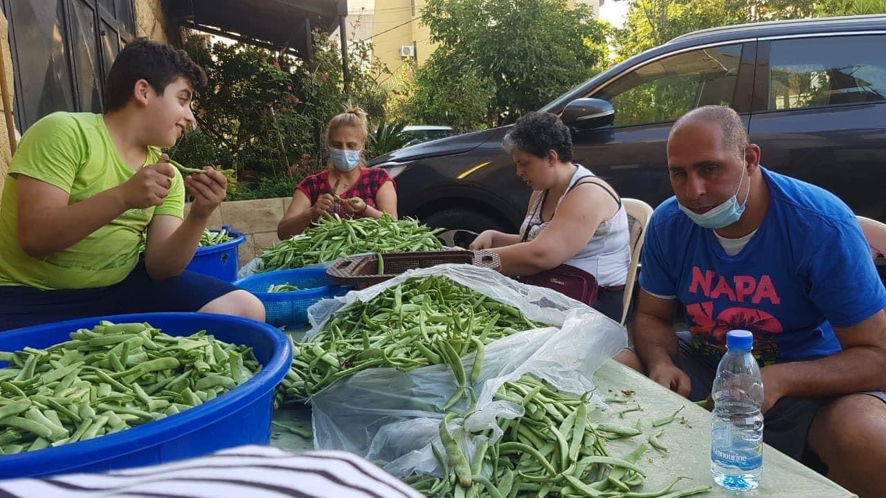 Des bénévoles aident à préparer les repas (© ACN) Des bénévoles aident à préparer les repas (© ACN)