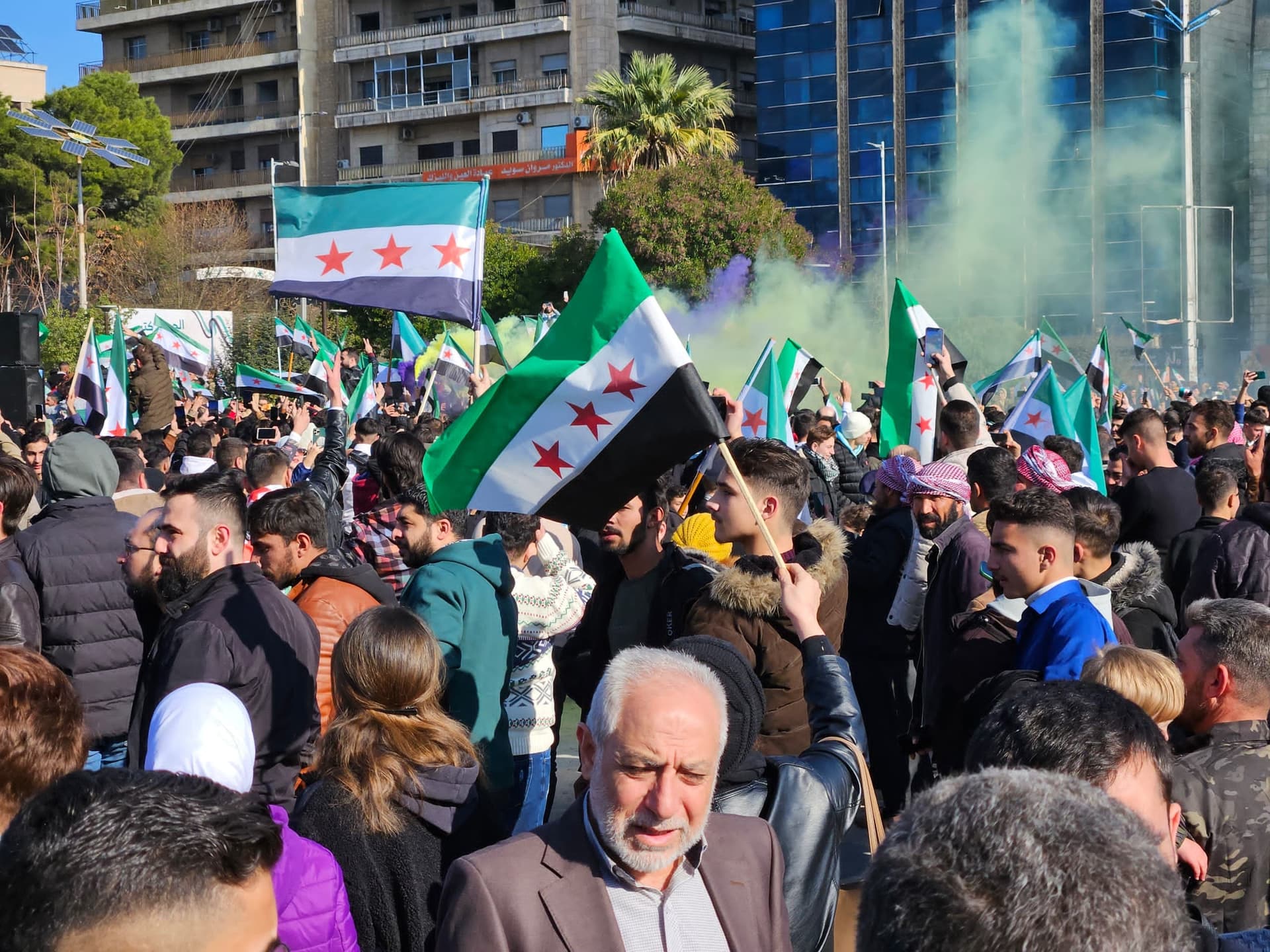 Strassenfeier wenige Tage nach dem Fall des alten Regimes (© HiBa/ACN) Strassenfeier wenige Tage nach dem Fall des alten Regimes (© HiBa/ACN)