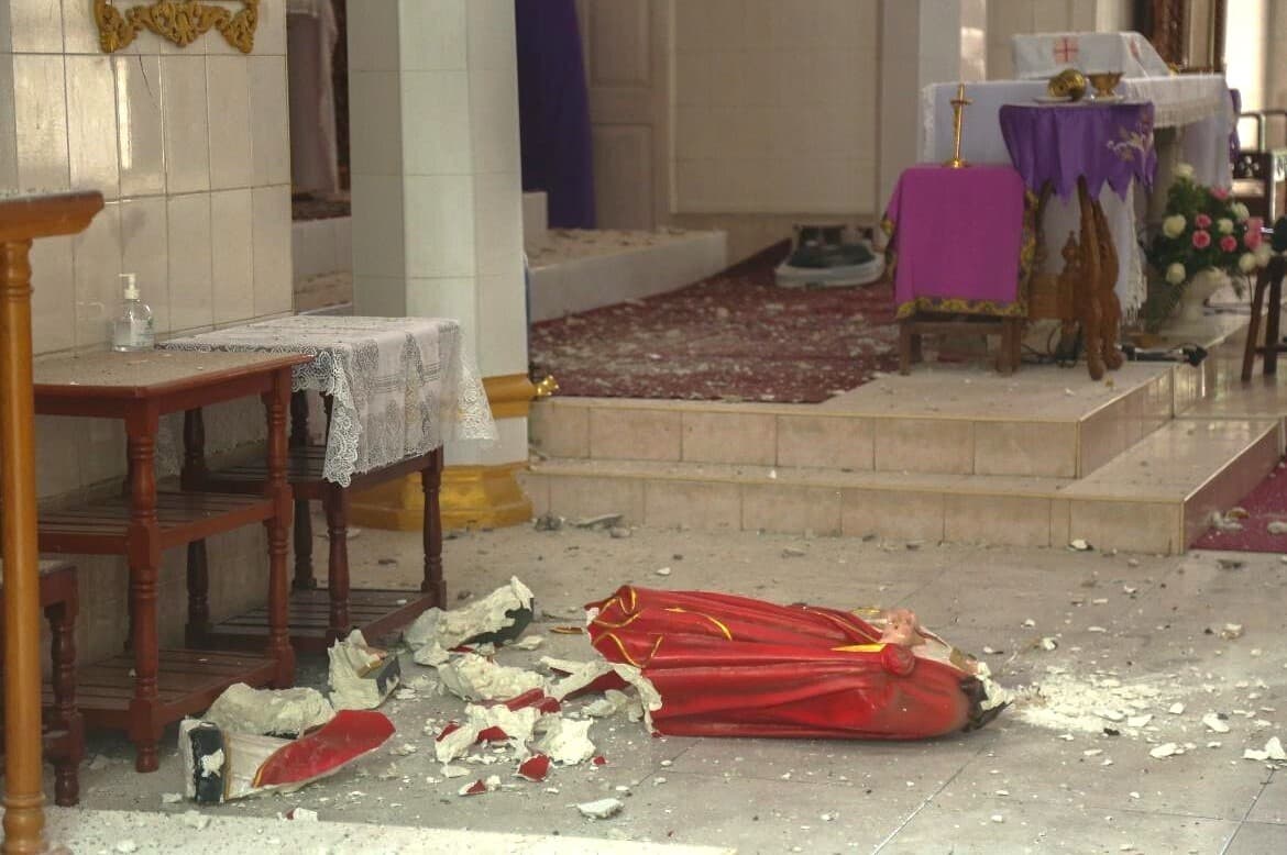 Zerstörung in einer Kirche in Myanmar - «Kirche in Not (ACN)» leistet Hilfe beim Wiederaufbau zerstörter Kirchen. ©ACN Zerstörung in einer Kirche in Myanmar - «Kirche in Not (ACN)» leistet Hilfe beim Wiederaufbau zerstörter Kirchen. ©ACN