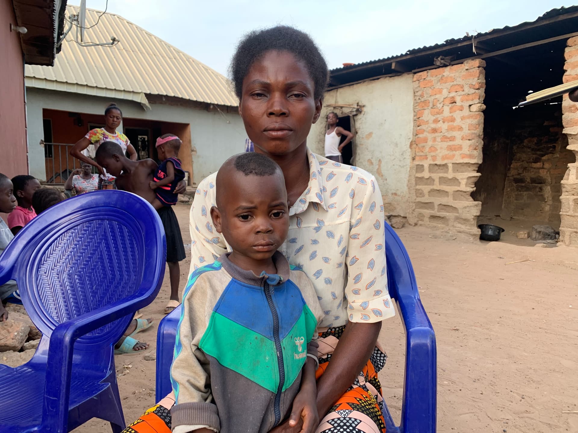 Eine Mutter und ihre Tochter, die in Makurdi Opfer von Gewalt wurden. ©ACN Eine Mutter und ihre Tochter, die in Makurdi Opfer von Gewalt wurden. ©ACN