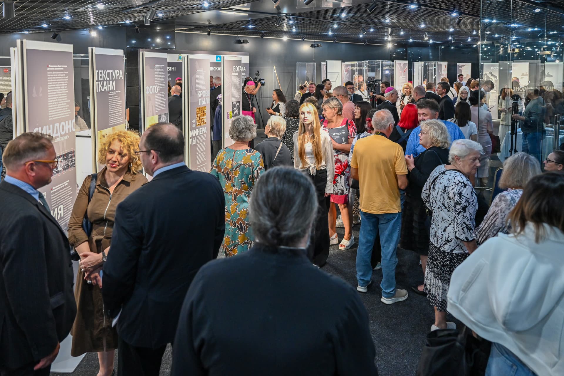 Die Ausstellung des Grabtuchs in Astana © Catholic Information Service of Central Asia/ACN Die Ausstellung des Grabtuchs in Astana © Catholic Information Service of Central Asia/ACN