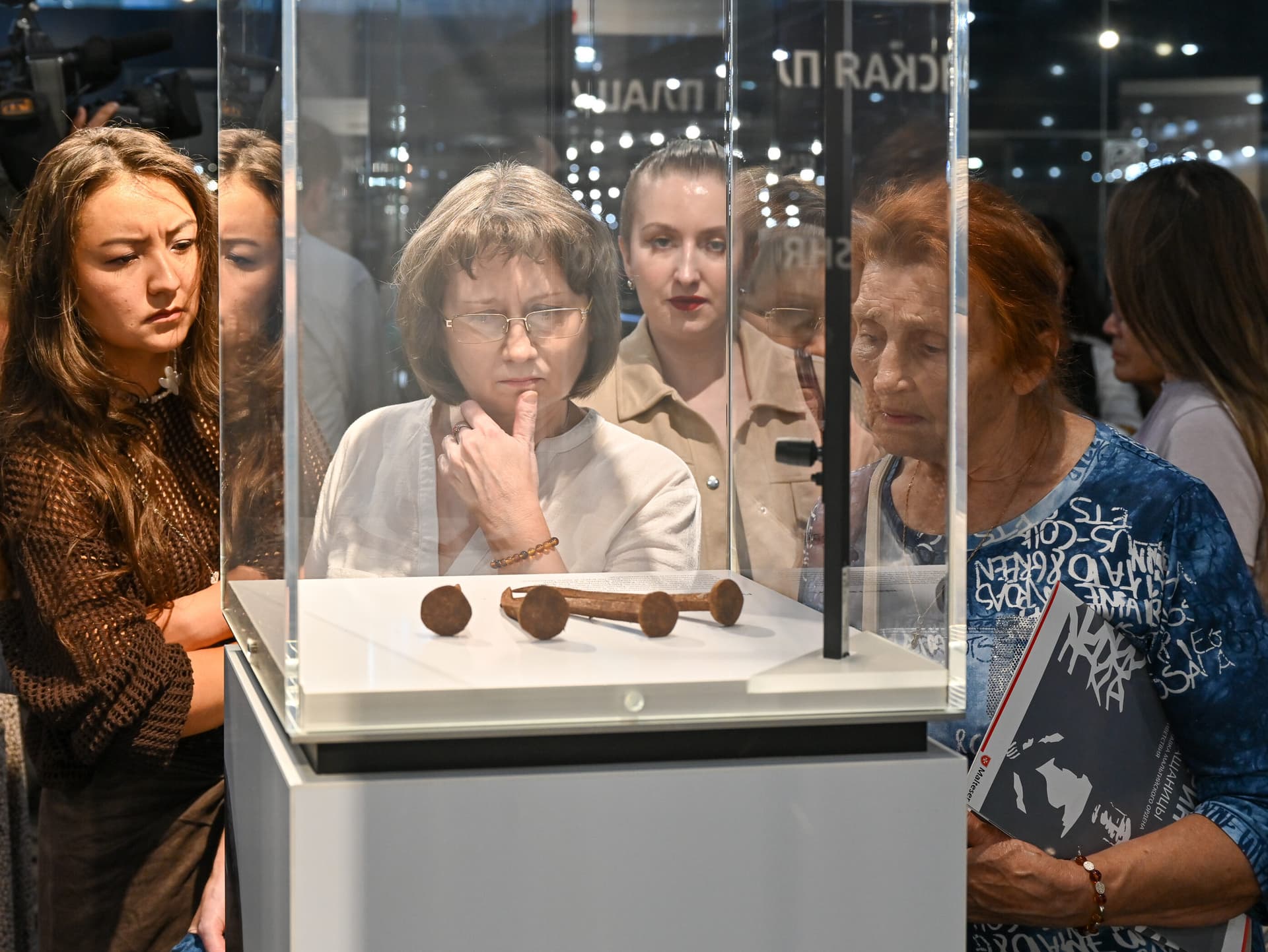 Besucher der Ausstellung. © Catholic Information Service of Central Asia/ACN Besucher der Ausstellung. © Catholic Information Service of Central Asia/ACN