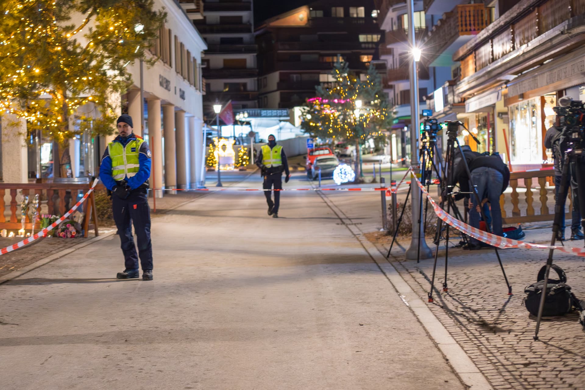 Uno sbarramento della polizia dopo l'incidente a Crans-Montana © Dodo van Bergen Uno sbarramento della polizia dopo l'incidente a Crans-Montana © Dodo van Bergen
