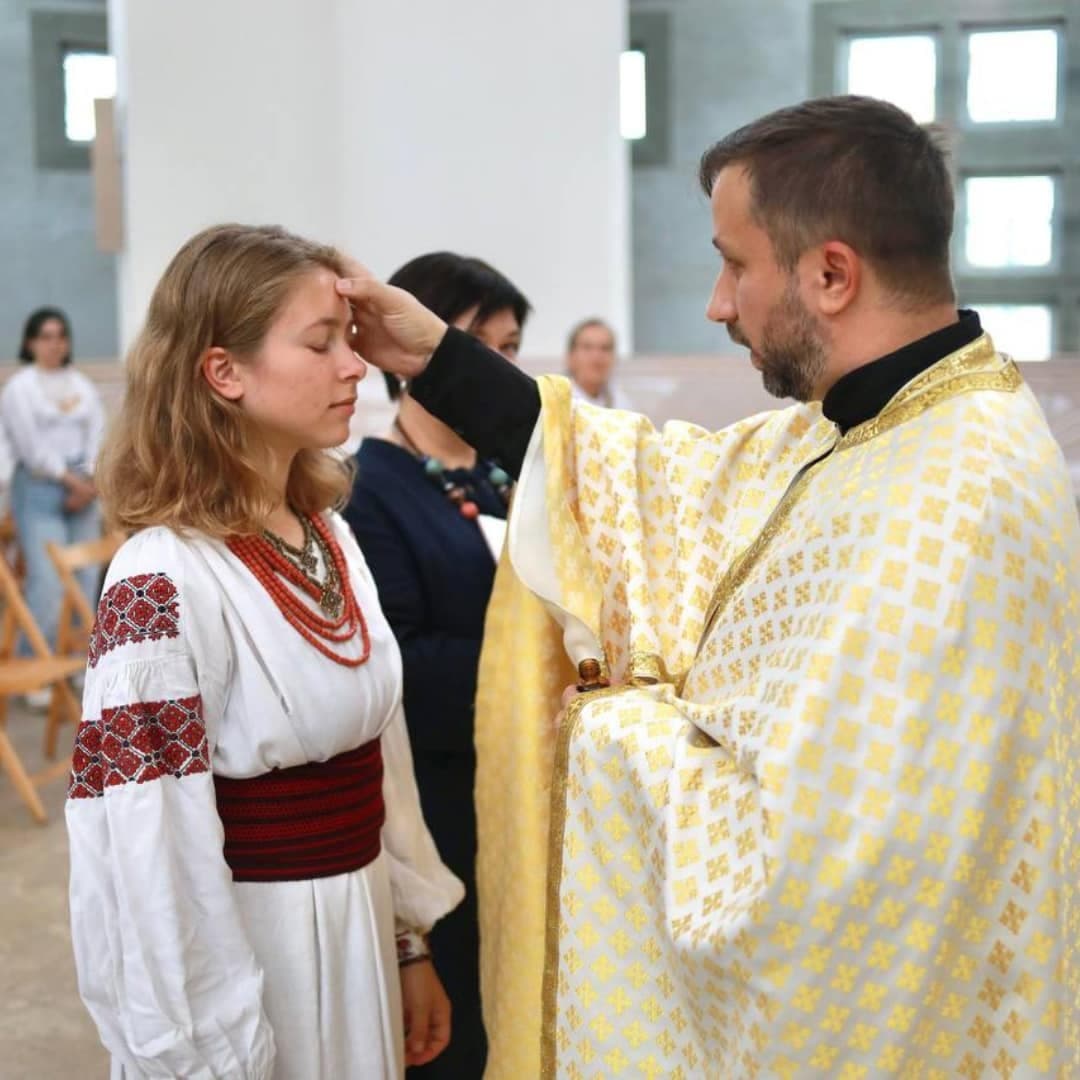 Frequentare regolarmente le funzioni religiose aiuta le persone in Ucraina nella vita quotidiana. (Foto: ACN) Frequentare regolarmente le funzioni religiose aiuta le persone in Ucraina nella vita quotidiana. (Foto: ACN)
