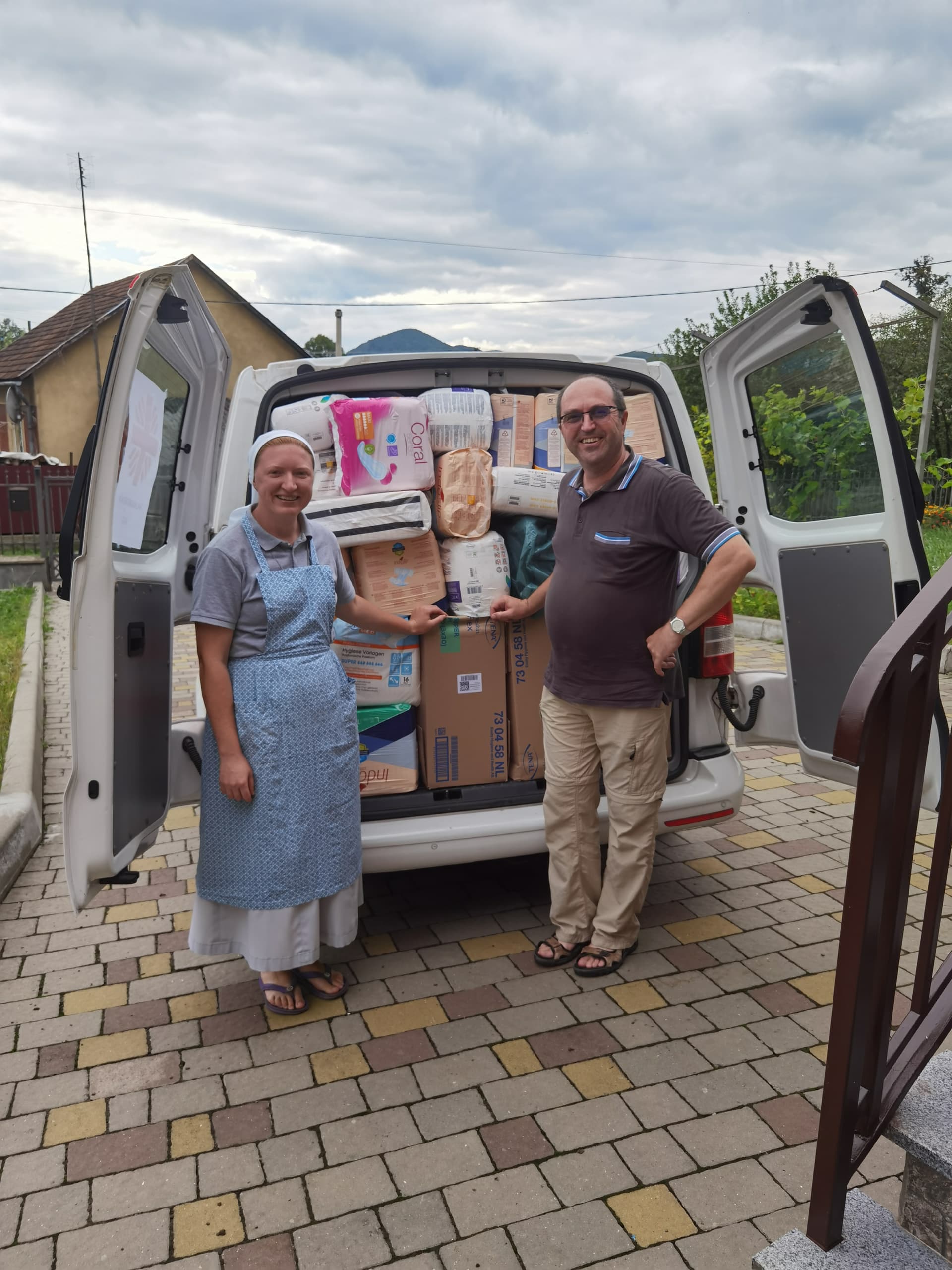 La distribuzione di generi alimentari da parte delle chiese è all'ordine del giorno in Ucraina. (Foto: ACN) La distribuzione di generi alimentari da parte delle chiese è all'ordine del giorno in Ucraina. (Foto: ACN)
