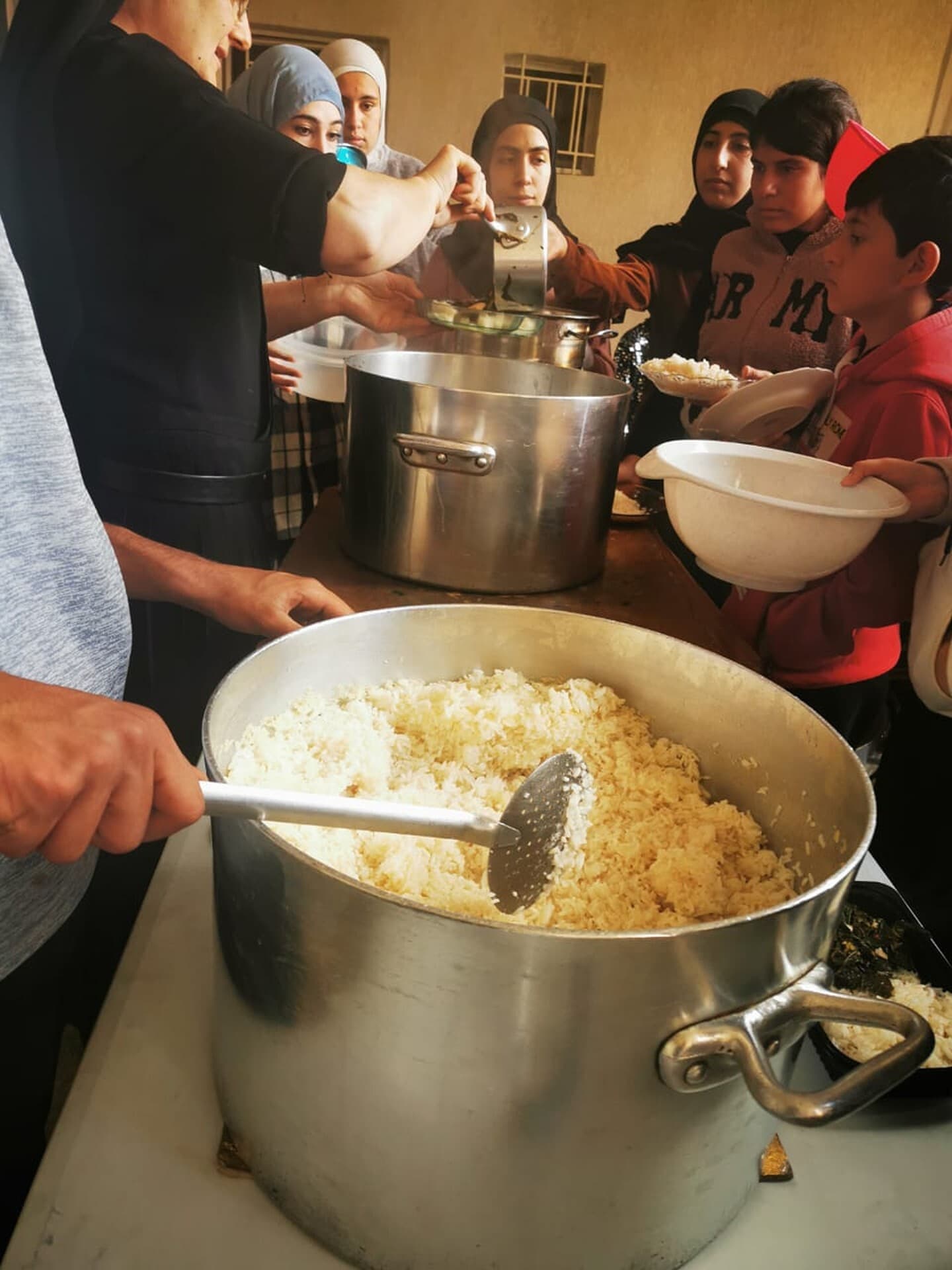 Essensausgabe für Flüchtlinge. (Foto: ACN) Essensausgabe für Flüchtlinge. (Foto: ACN)