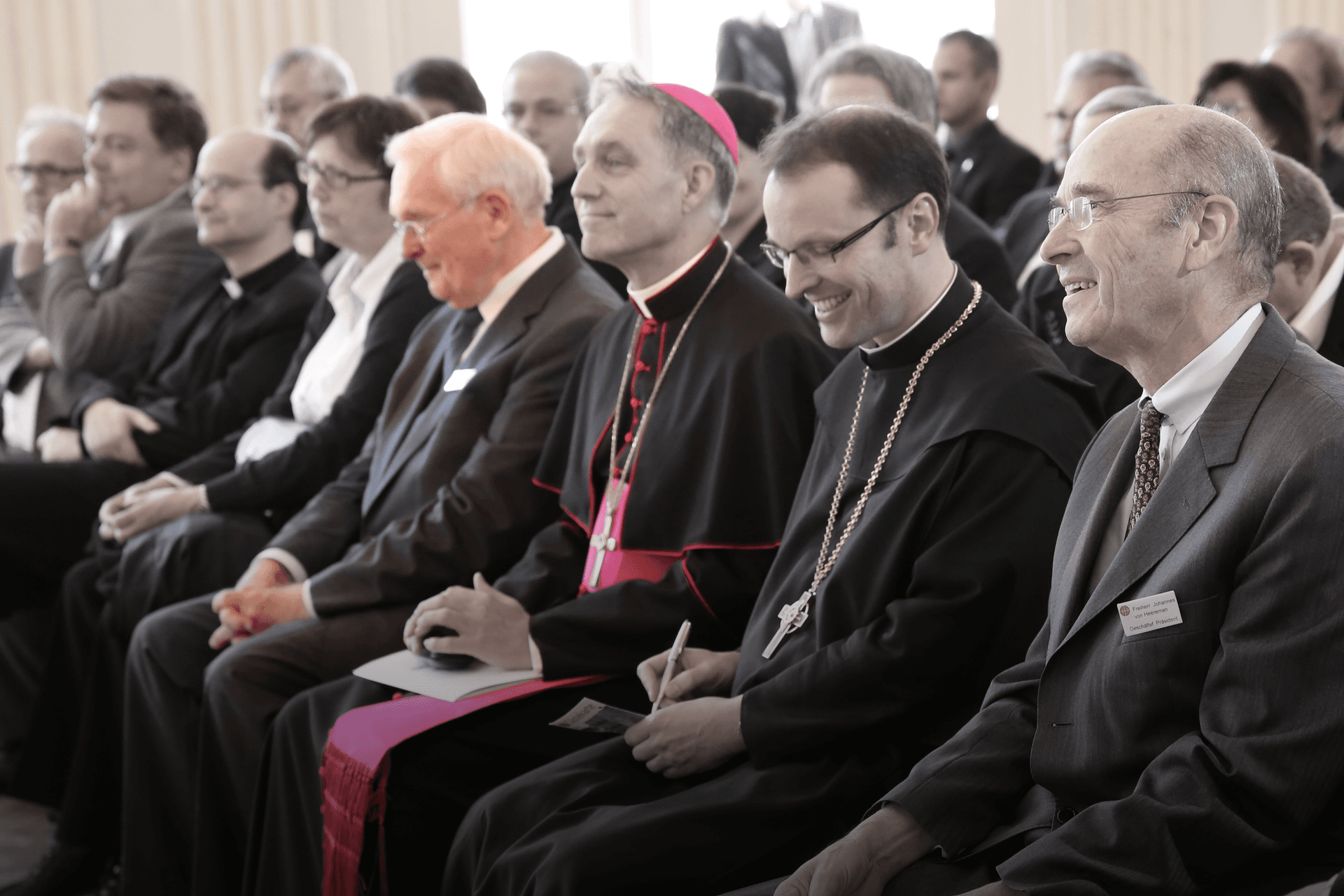 Von rechts: Freiherr Johannes Heerenman, Abt Urban Federer, Erzbischof Georg Gänswein (Privatsekretär Papst Benedikt XVI.), Dr. Albert Dormann. (Foto: ACN) Von rechts: Freiherr Johannes Heerenman, Abt Urban Federer, Erzbischof Georg Gänswein (Privatsekretär Papst Benedikt XVI.), Dr. Albert Dormann. (Foto: ACN)