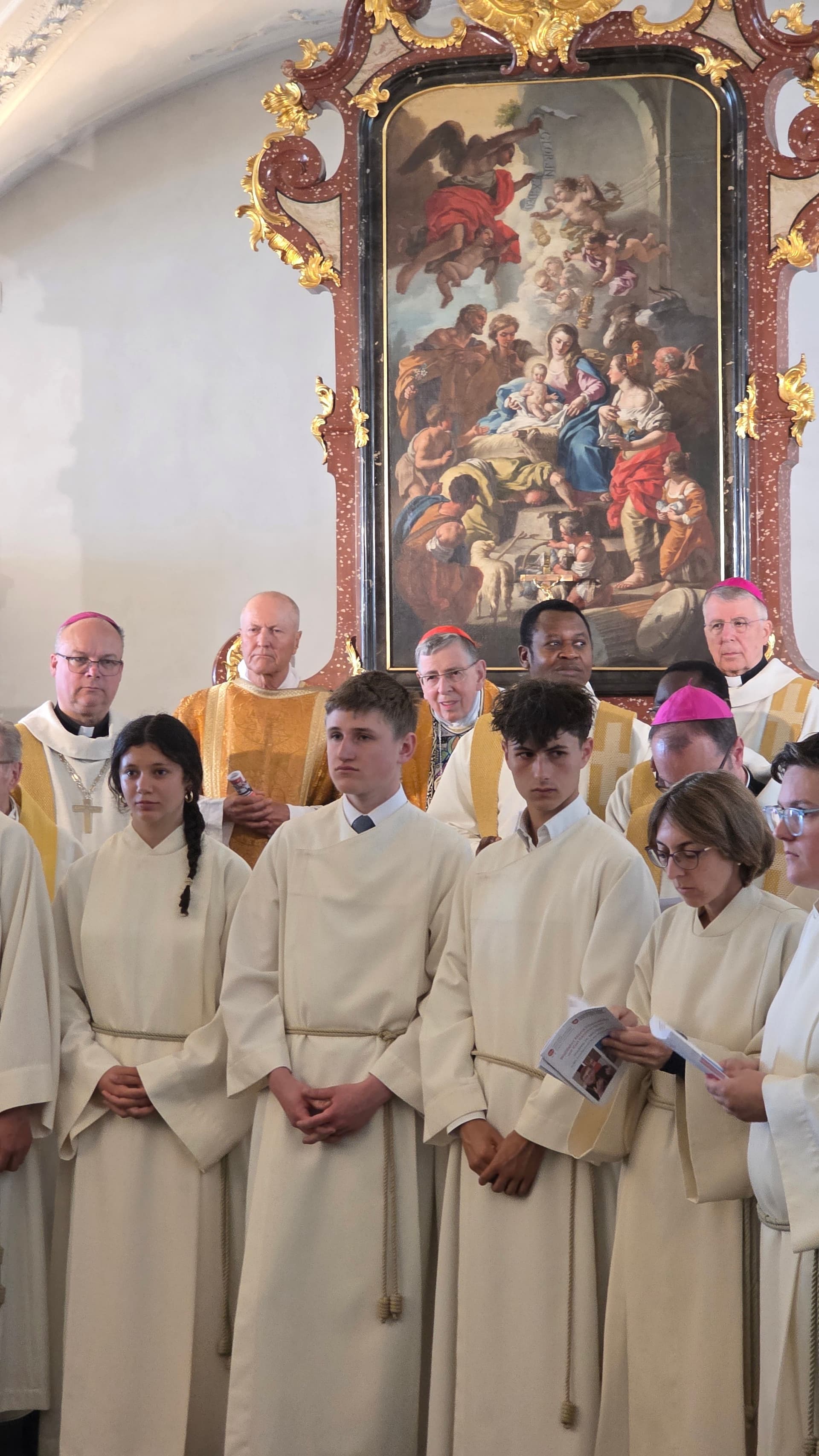 Eindrücke von der Wallfahrt nach Einsiedeln Kardinal Kurt Koch, Abt Urban Federer (Einsiedeln), Altabt Jean Scarcella und Abt Alexandre Ineichen (beide Saint-Maurice) mit Priestern, Diakonen und Ministranten © ACN