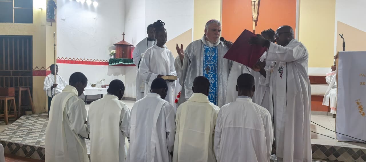 Des séminaristes pendant la messe au Mozambique. (Photo : ACN) Des séminaristes pendant la messe au Mozambique. (Photo : ACN)
