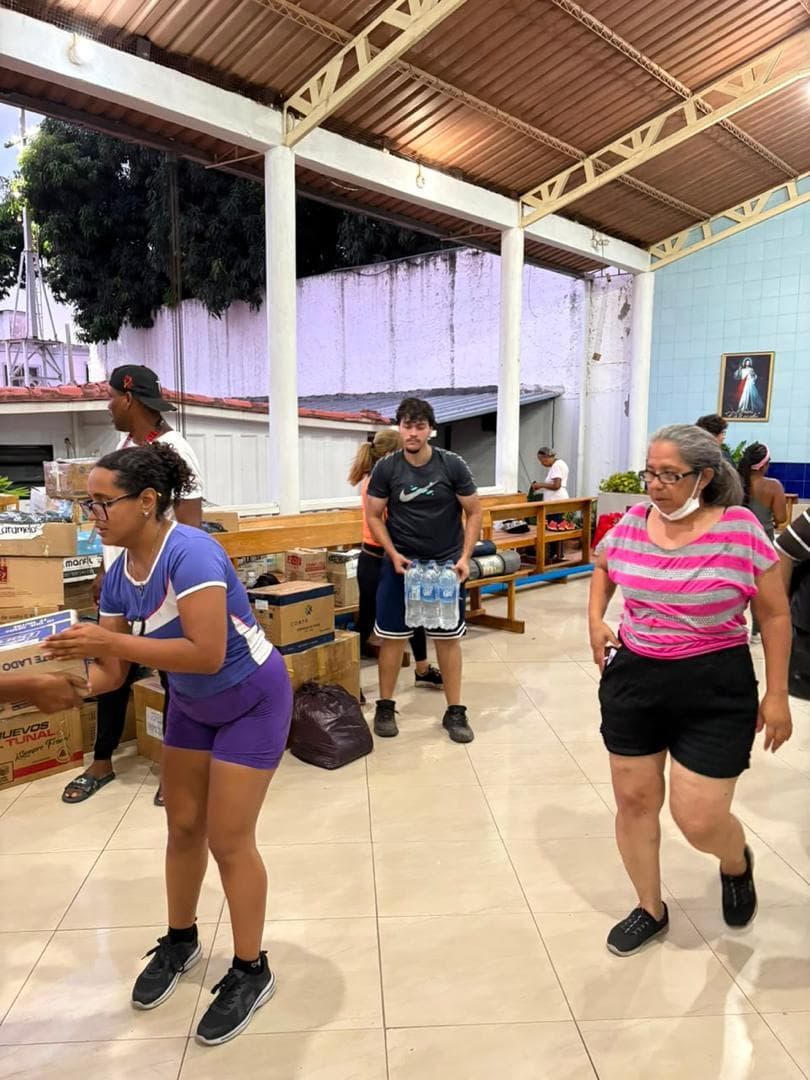 Pfarrei in La Guaira wird zum Hilfszentrum - engagierte Gläubige helfen anderen. ©ACN Pfarrei in La Guaira wird zum Hilfszentrum - engagierte Gläubige helfen anderen. ©ACN