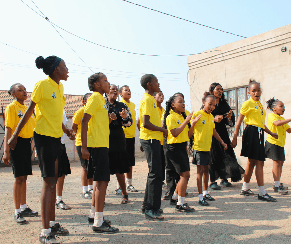 Ein Chor einer katholischen Schule in Südafrika, wo Jugendliche eine gute Ausbildung geniessen. (Foto: ACN) Ein Chor einer katholischen Schule in Südafrika, wo Jugendliche eine gute Ausbildung geniessen. (Foto: ACN)