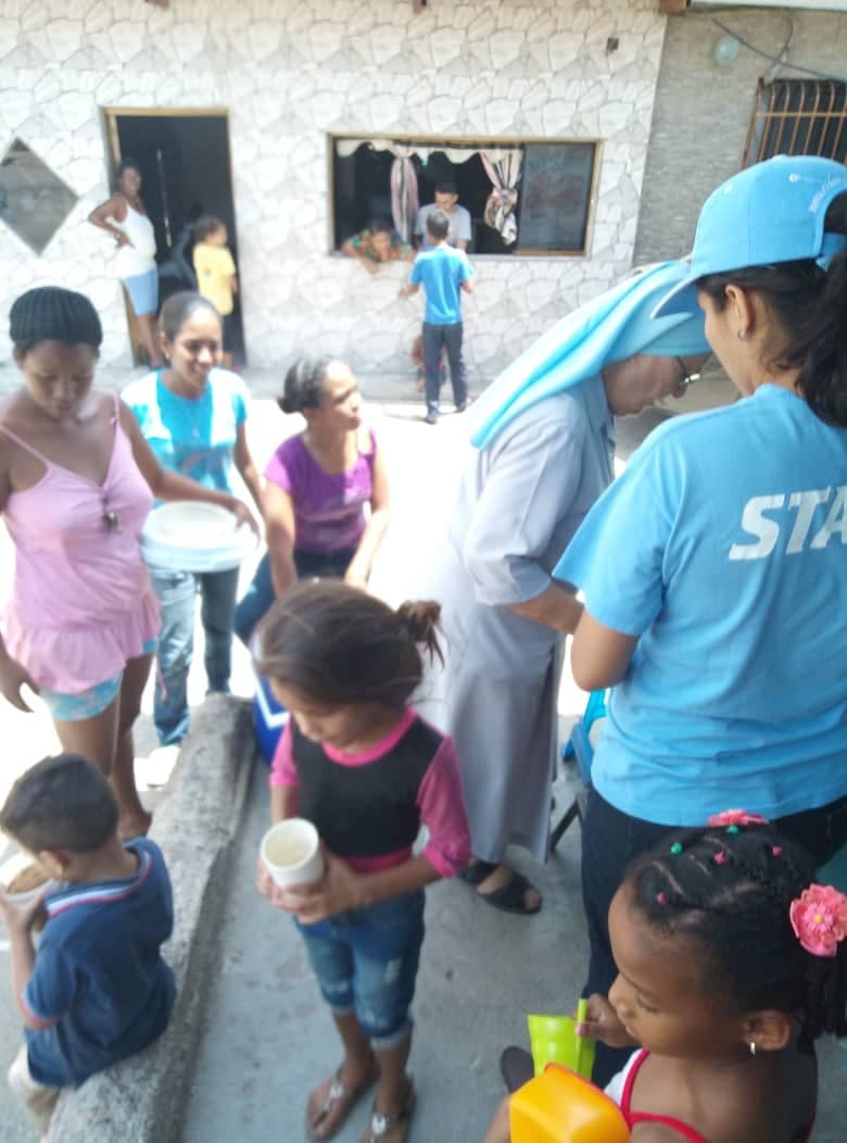 Pfarrgemeinden nehmen nach dem Erdbeben in Venezuela obdachlose Familien auf und bieten Schutz. ©ACN Pfarrgemeinden nehmen nach dem Erdbeben in Venezuela obdachlose Familien auf und bieten Schutz. ©ACN