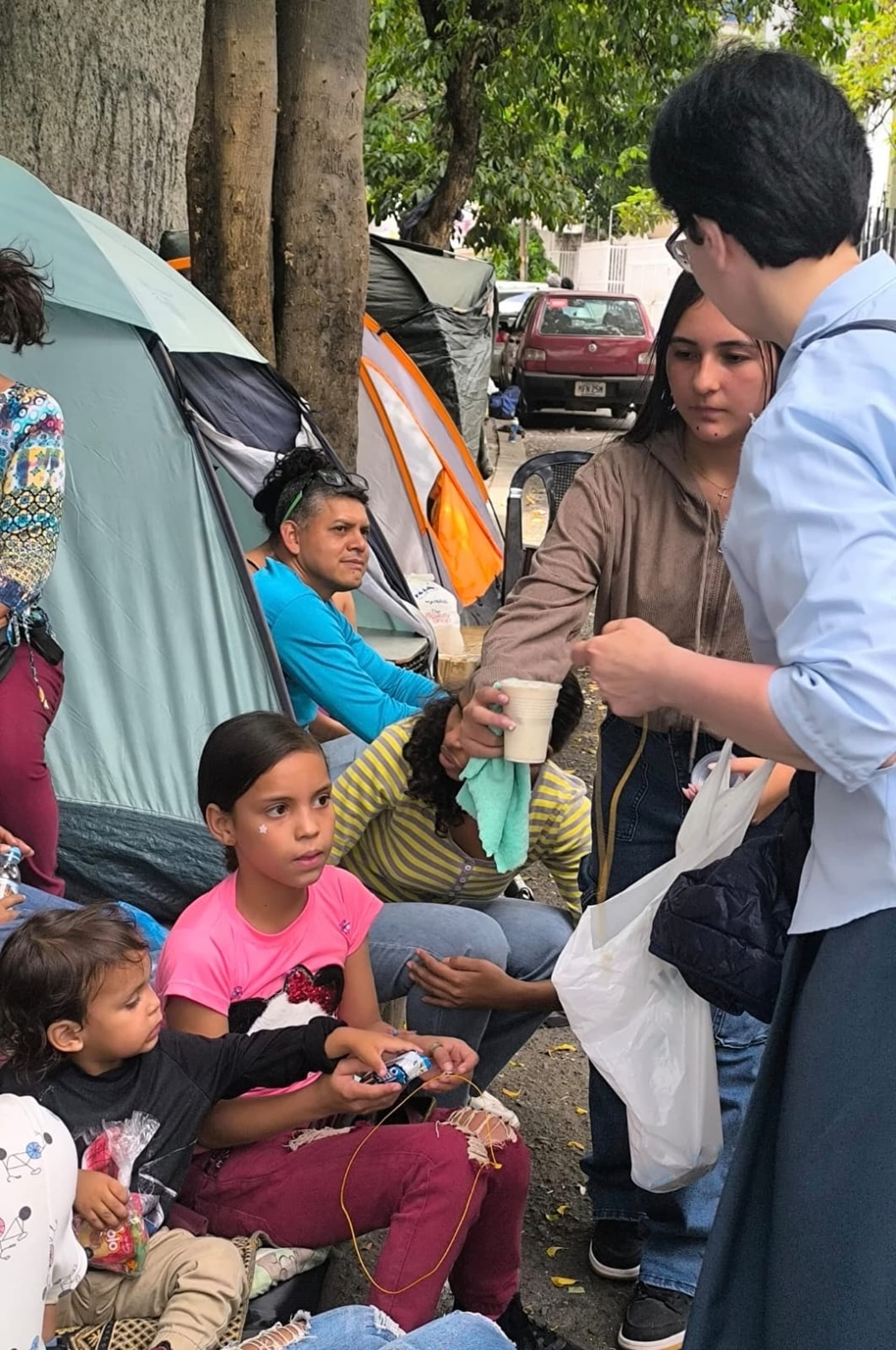 Viele Venezolaner nächtigen in Zelten, da ihre Häuser zerstört sind. (Foto: ACN) Viele Venezolaner nächtigen in Zelten, da ihre Häuser zerstört sind. (Foto: ACN)