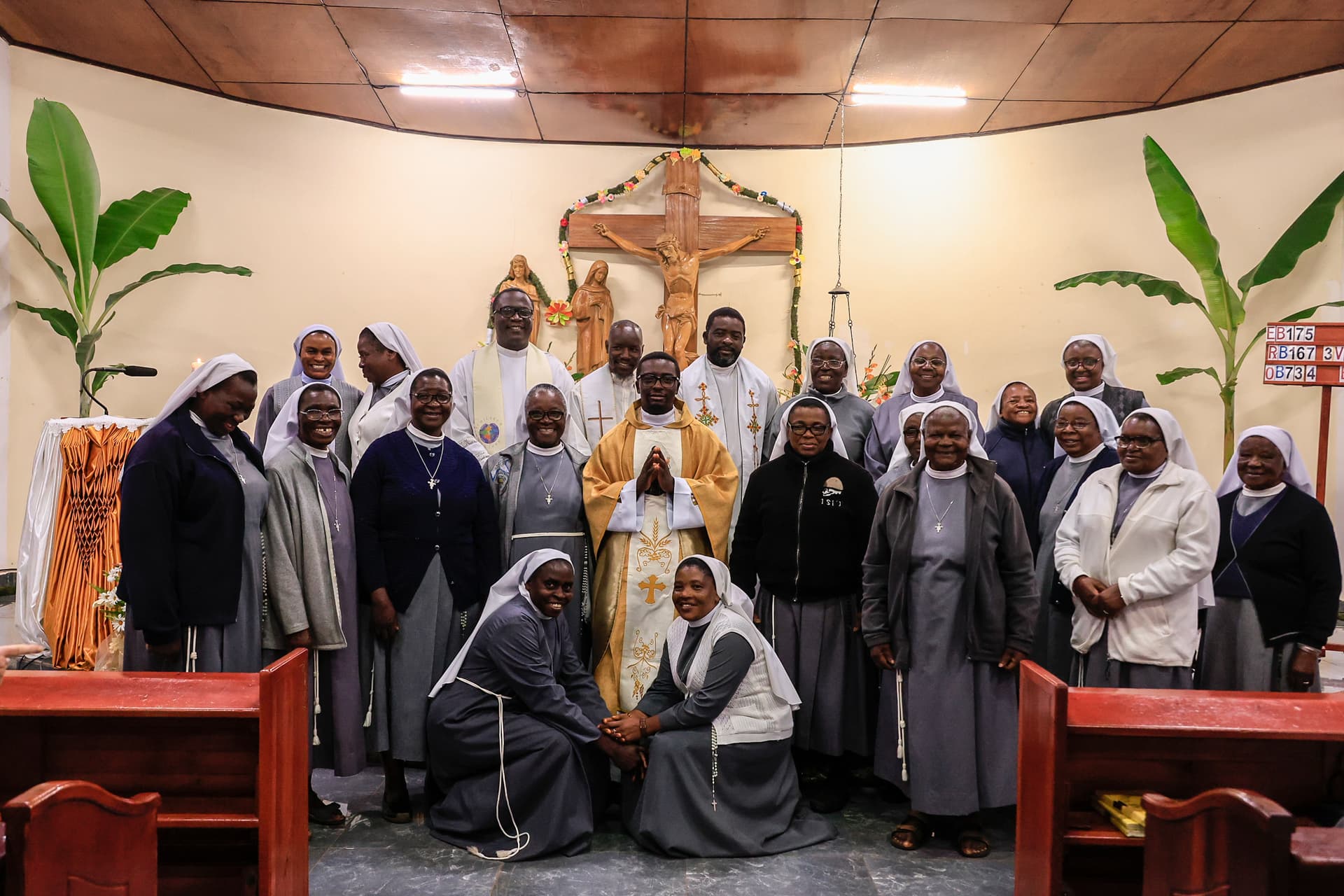 Die Tertiarinnen des heiligen Franz von Assisi in Kamerun auf einem Gruppenbild. (Foto: ACN) Die Tertiarinnen des heiligen Franz von Assisi in Kamerun auf einem Gruppenbild. (Foto: ACN)