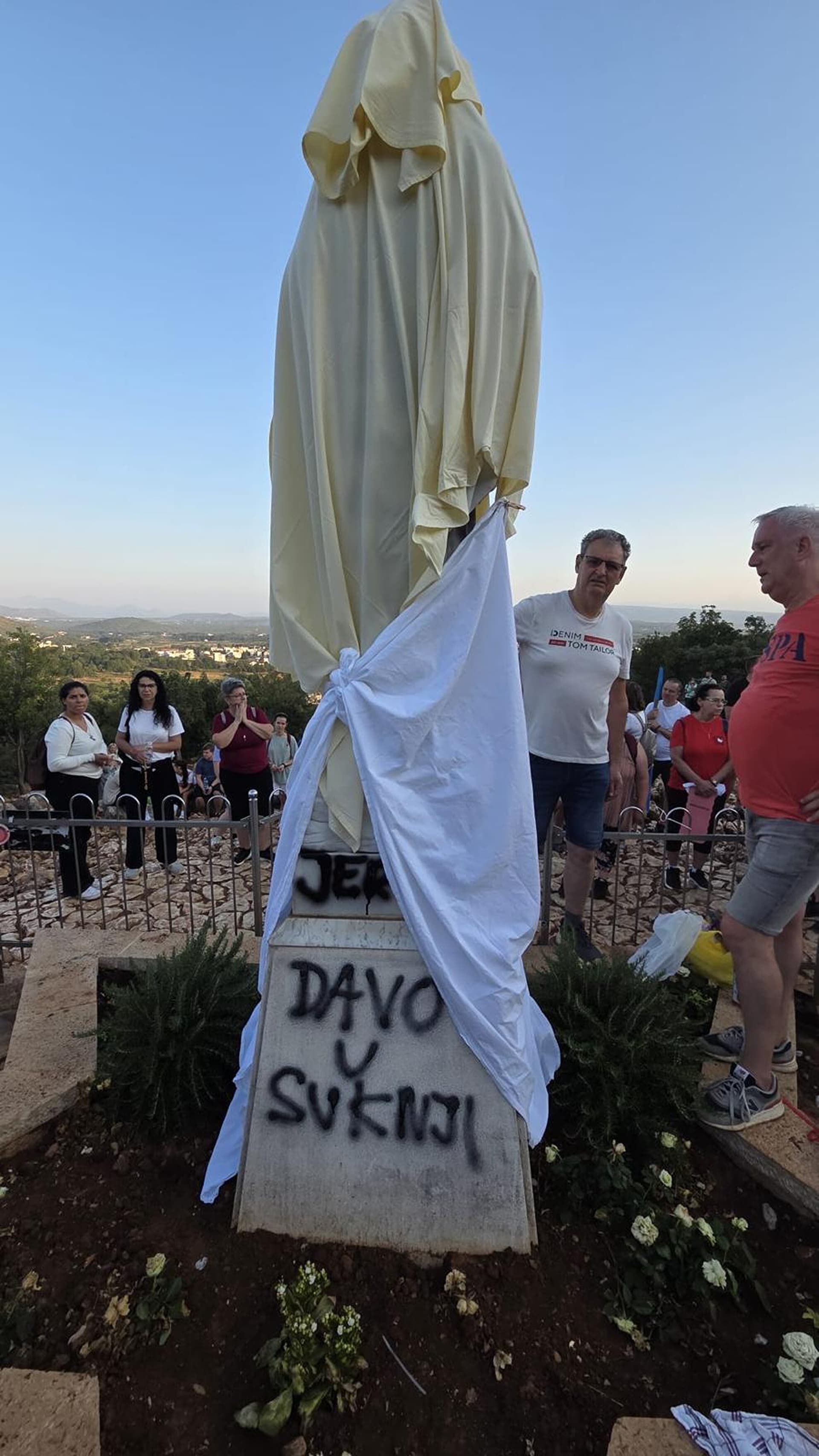 La statue de la Vierge endommagée à Medjugorje. (Photo : ACN) La statue de la Vierge endommagée à Medjugorje. (Photo : ACN)