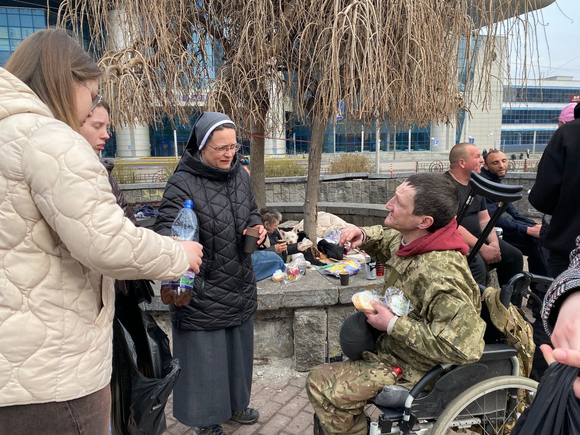 Les religieuses en Ukraine apportent leur aide là où elles le peuvent. (Photo : ACN) Les religieuses en Ukraine apportent leur aide là où elles le peuvent. (Photo : ACN)