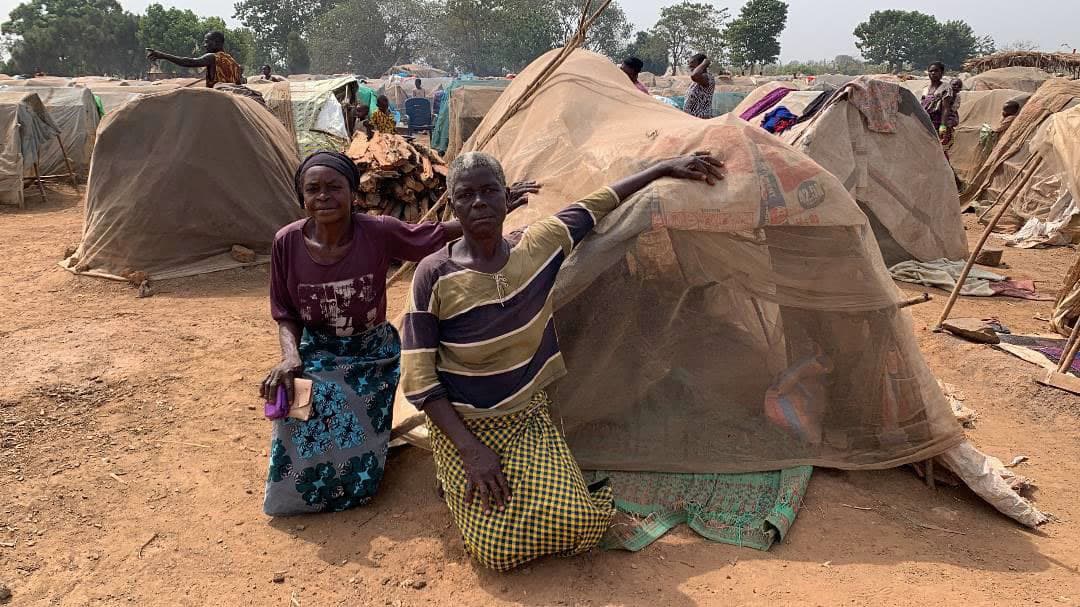Zwei Frauen in einem Flüchtlingslager in Guma, Benue State, Nigeria ©ACN Zwei Frauen in einem Flüchtlingslager in Guma, Benue State, Nigeria ©ACN