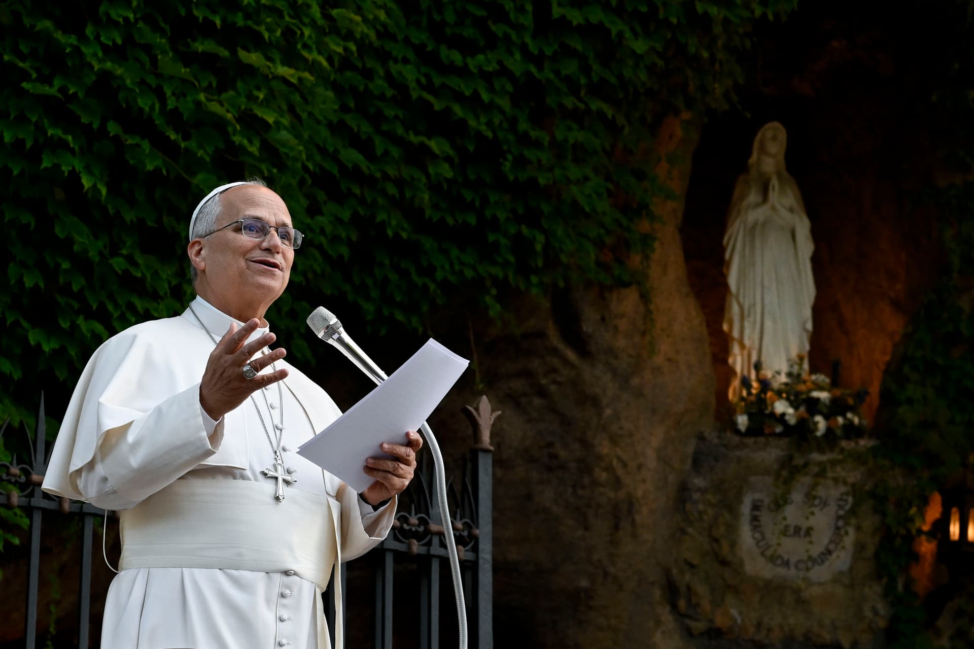 Le pape Léon XVI lors d'un discours prononcé au cours du mois d'octobre, mois dédié à Marie. (Photo : Vatican Medias) Le pape Léon XVI lors d'un discours prononcé au cours du mois d'octobre, mois dédié à Marie. (Photo : Vatican Medias)