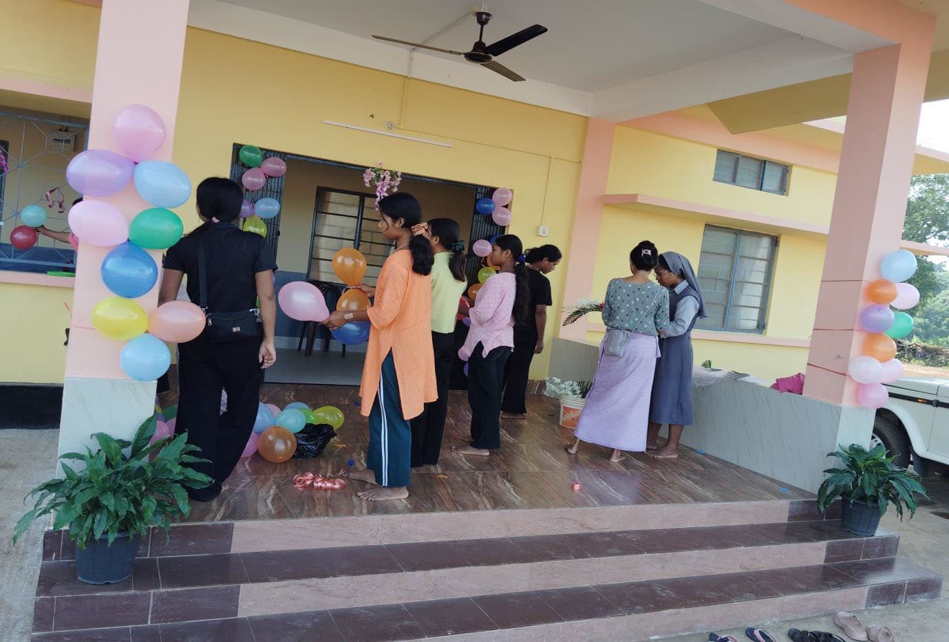 Einweihungszeremonie Pfarrhaus (Foto: ACN) Einweihungszeremonie Pfarrhaus (Foto: ACN)