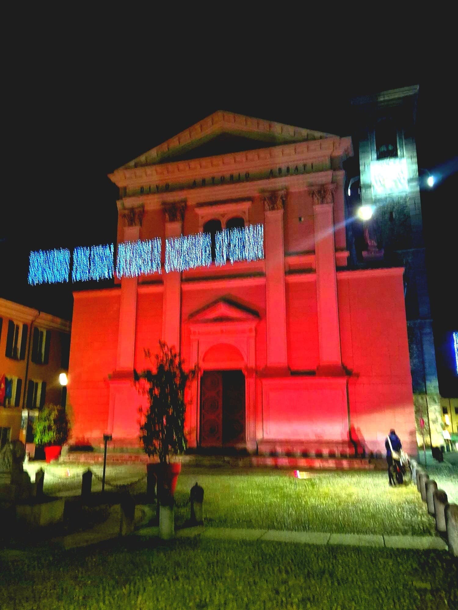 REDWEEK 2025 Locarno Collegiata S Antonio abate illuminata di rosso