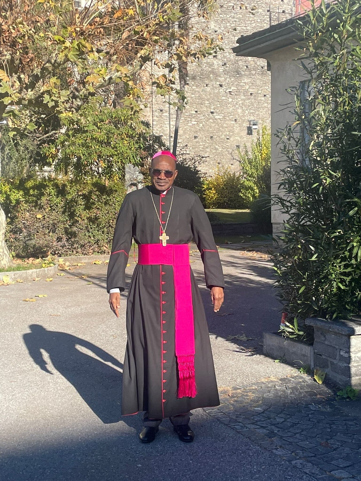 REDWEEK 2025 Locarno Mons Gabriel Sayaogo a lato della Collegiata